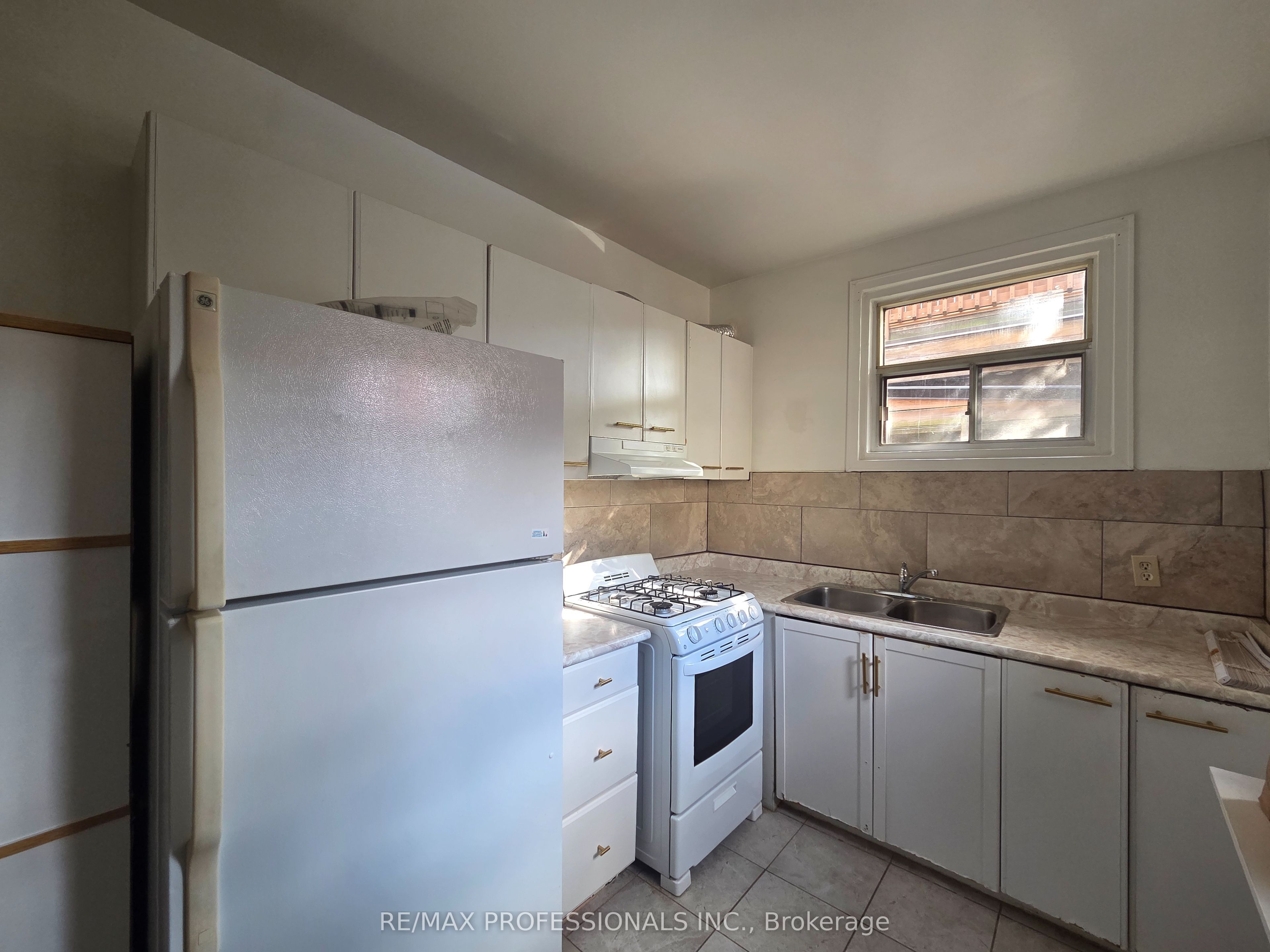 150 Robert Street Main Level Property Photo 17
