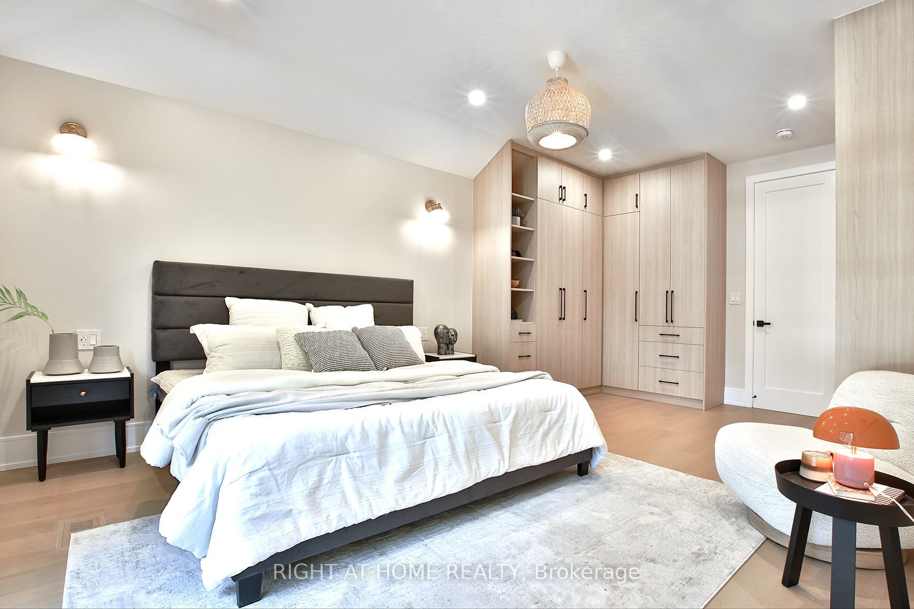 106 Eastbourne Avenue Property Photo 25