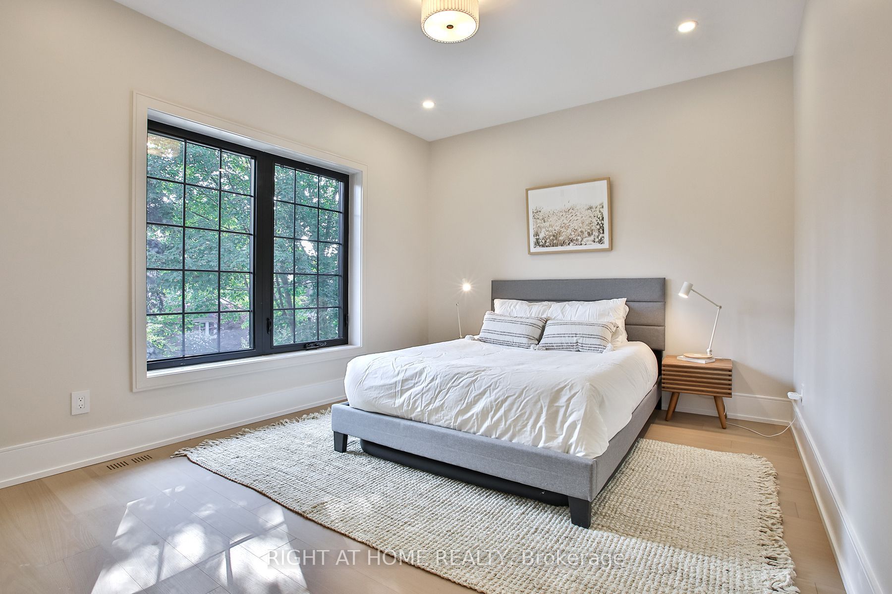 106 Eastbourne Avenue Property Photo 37