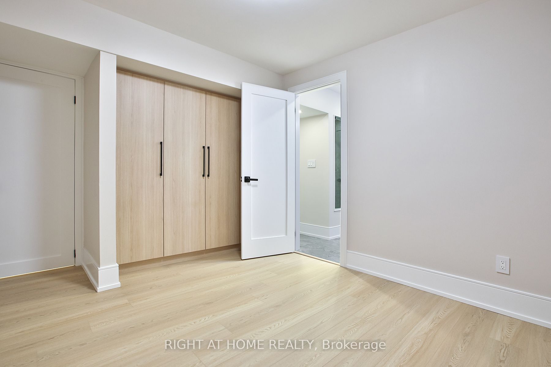 106 Eastbourne Avenue Property Photo 45