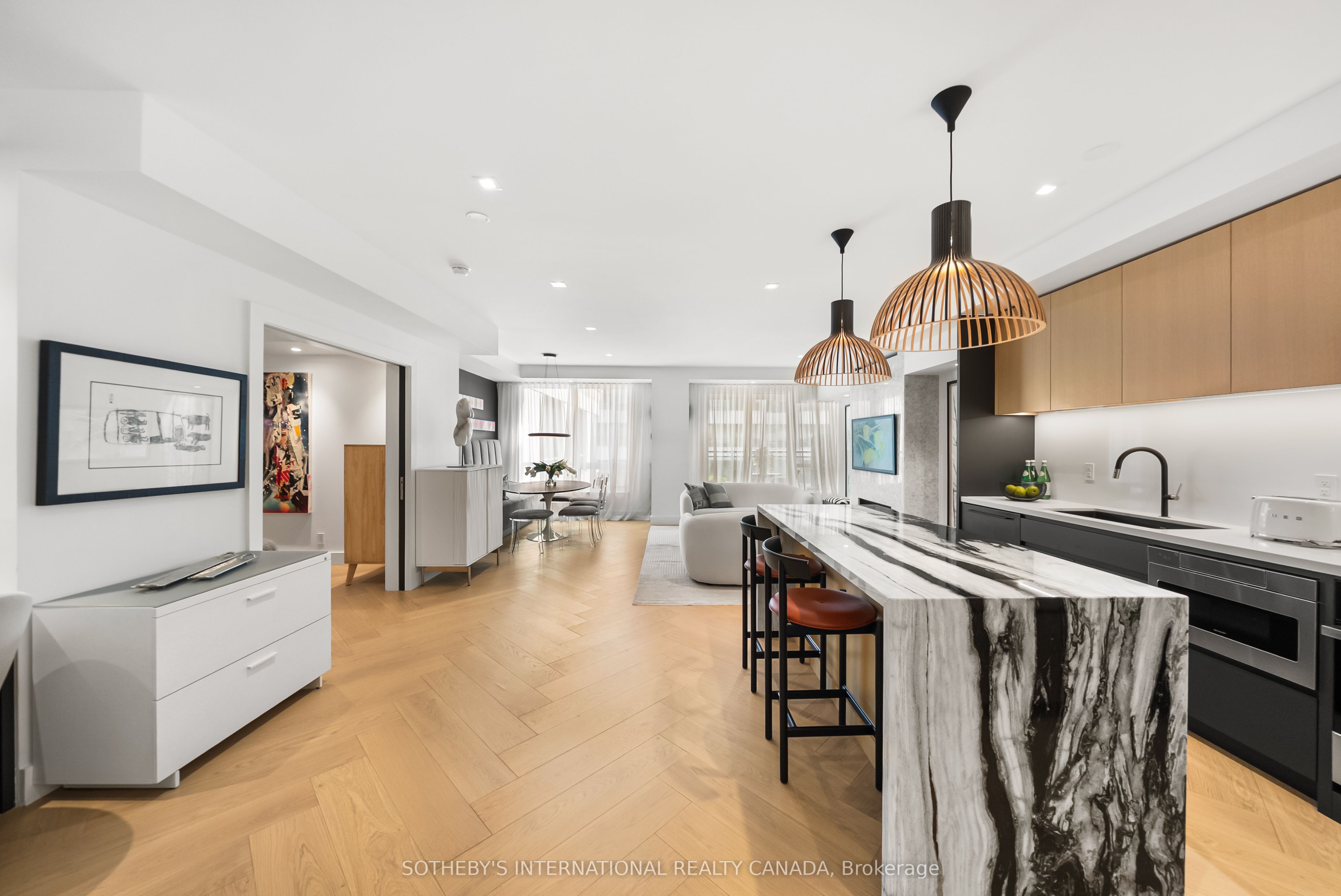20 Scrivener Square 716 Property Photo 1