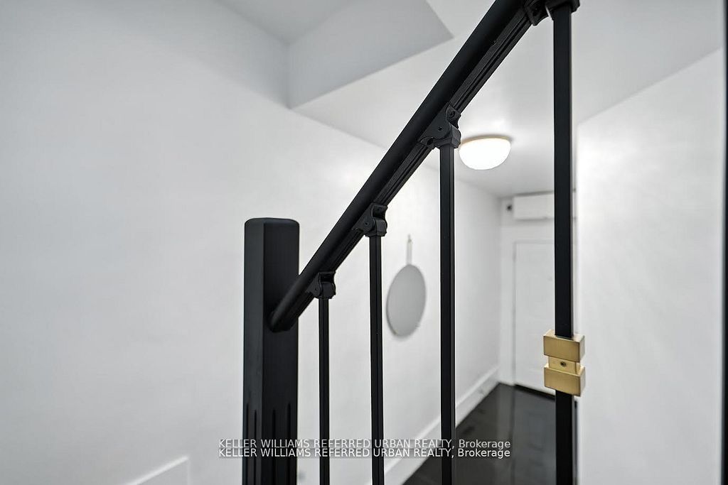 1182 Ossington Avenue Upper Property Photo 4