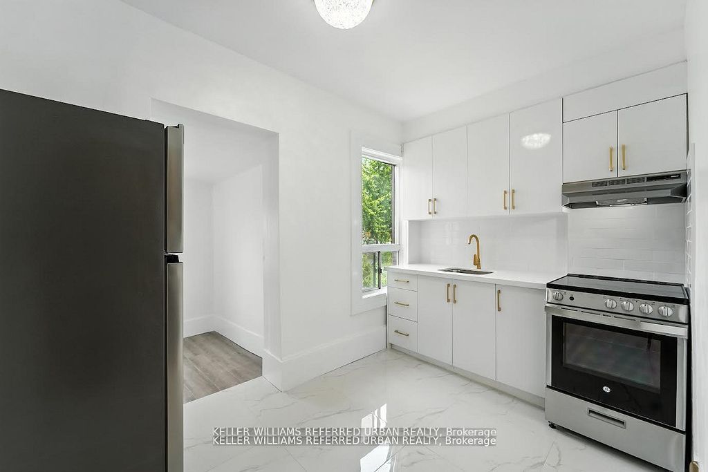 1182 Ossington Avenue Upper Property Photo 11