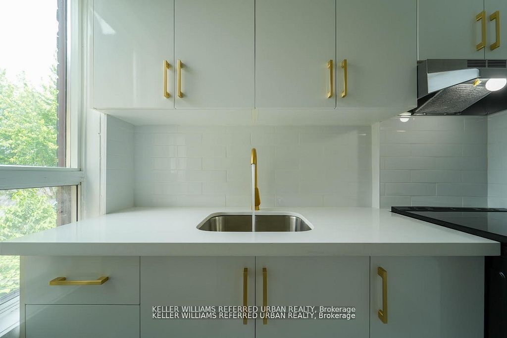 1182 Ossington Avenue Upper Property Photo 12