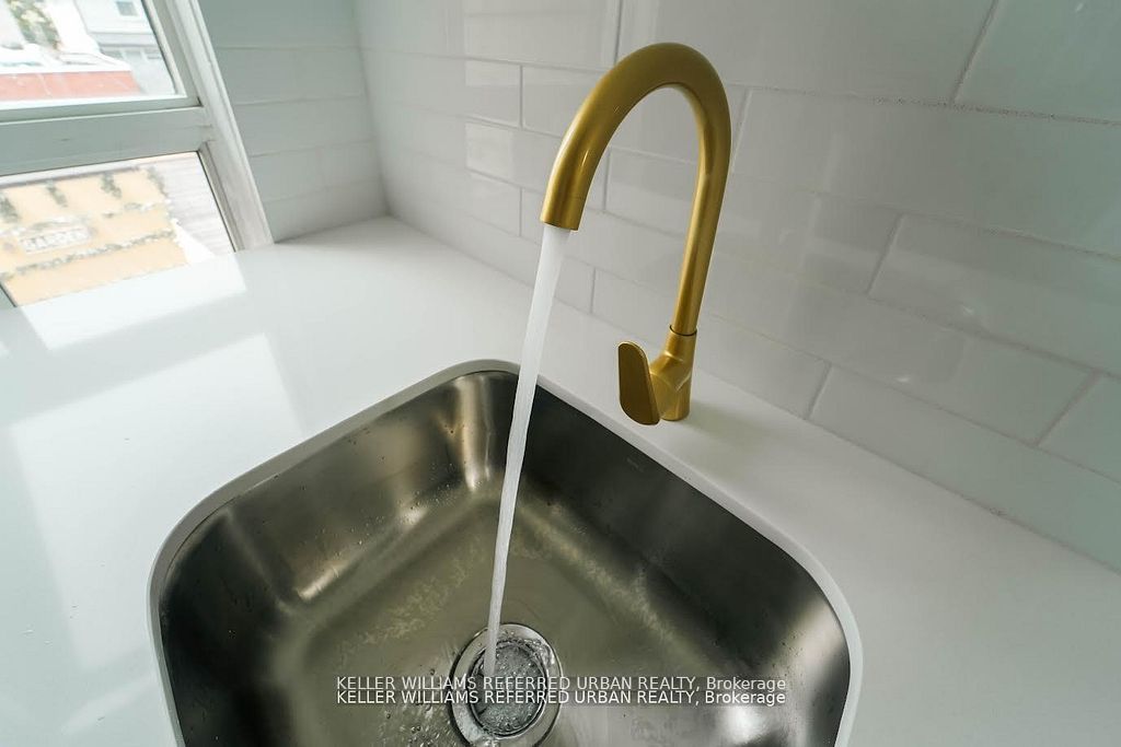 1182 Ossington Avenue Upper Property Photo 13