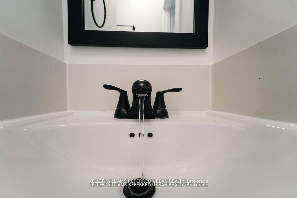 1182 Ossington Avenue Upper Property Photo 15