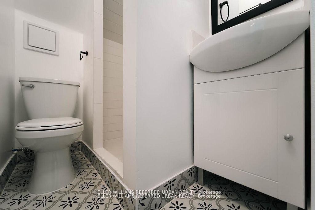 1182 Ossington Avenue Upper Property Photo 16
