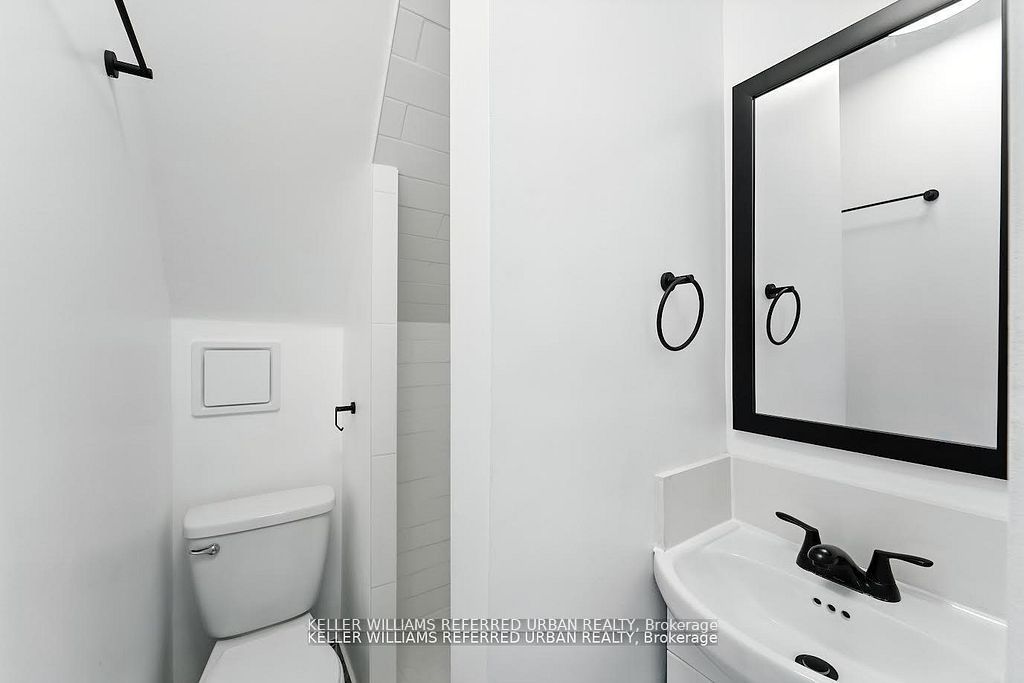1182 Ossington Avenue Upper Property Photo 17