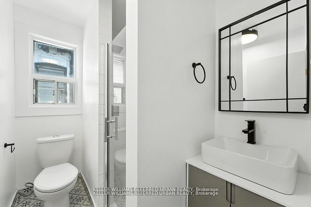 1182 Ossington Avenue Upper Property Photo 18