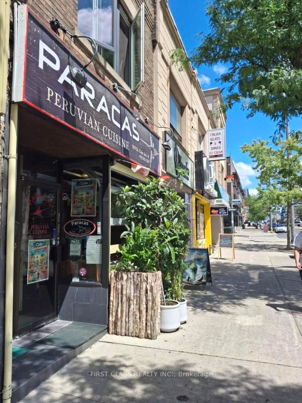 992 St Clair Avenue W Property Photo 2