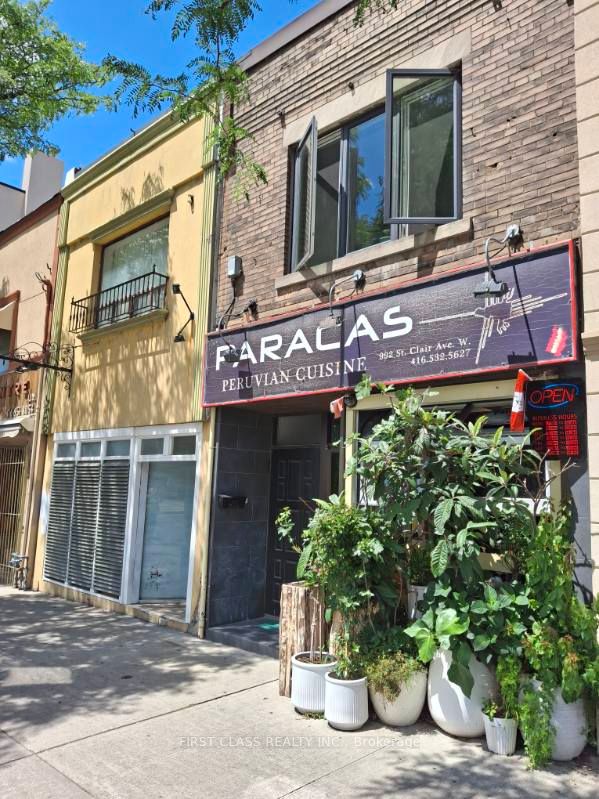 992 St Clair Avenue W Property Photo 4