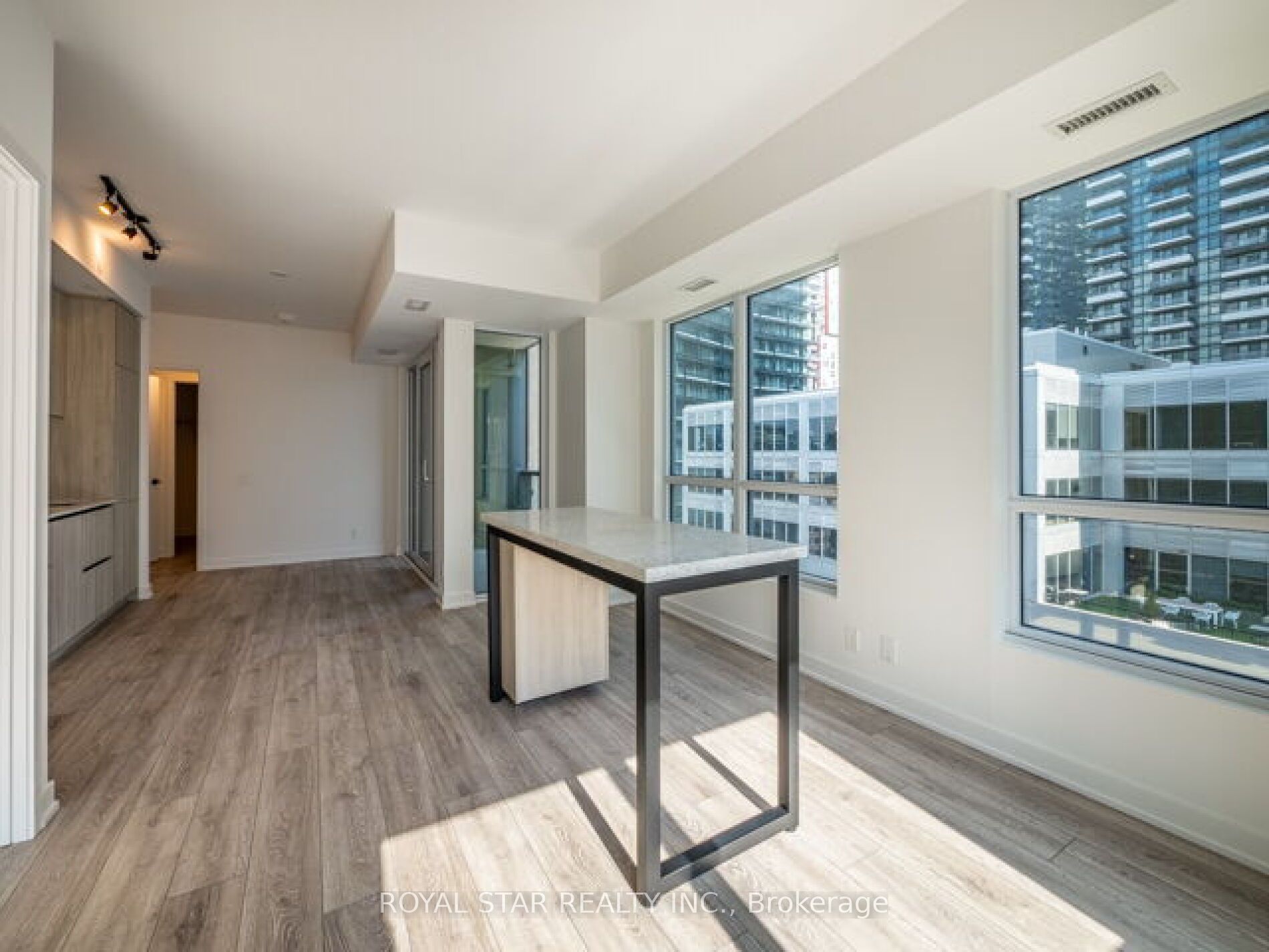 108 Peter Street 1007 Property Photo 13