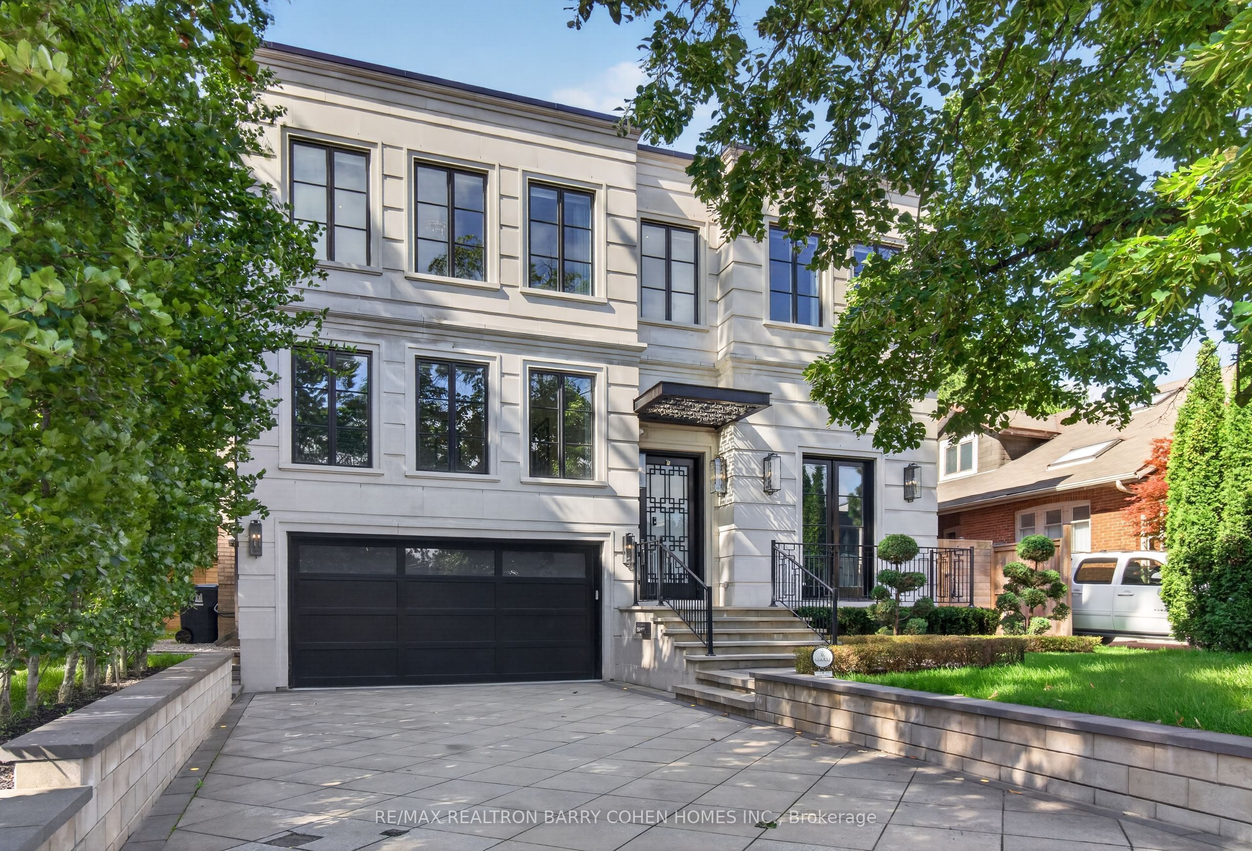 154 Yonge Boulevard Property Photo 1