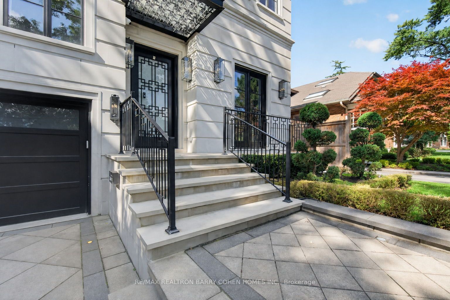 154 Yonge Boulevard Property Photo 2
