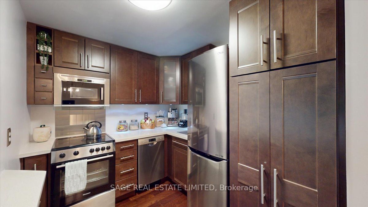 88 Charles Street E 208 Property Photo 4