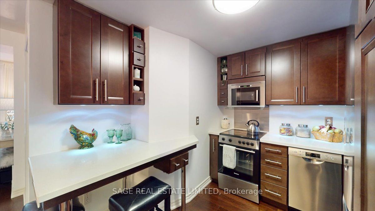 88 Charles Street E 208 Property Photo 6