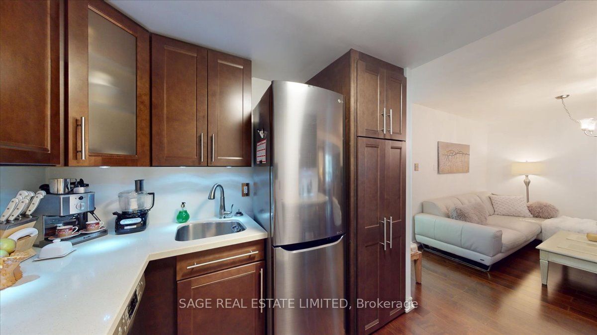 88 Charles Street E 208 Property Photo 7