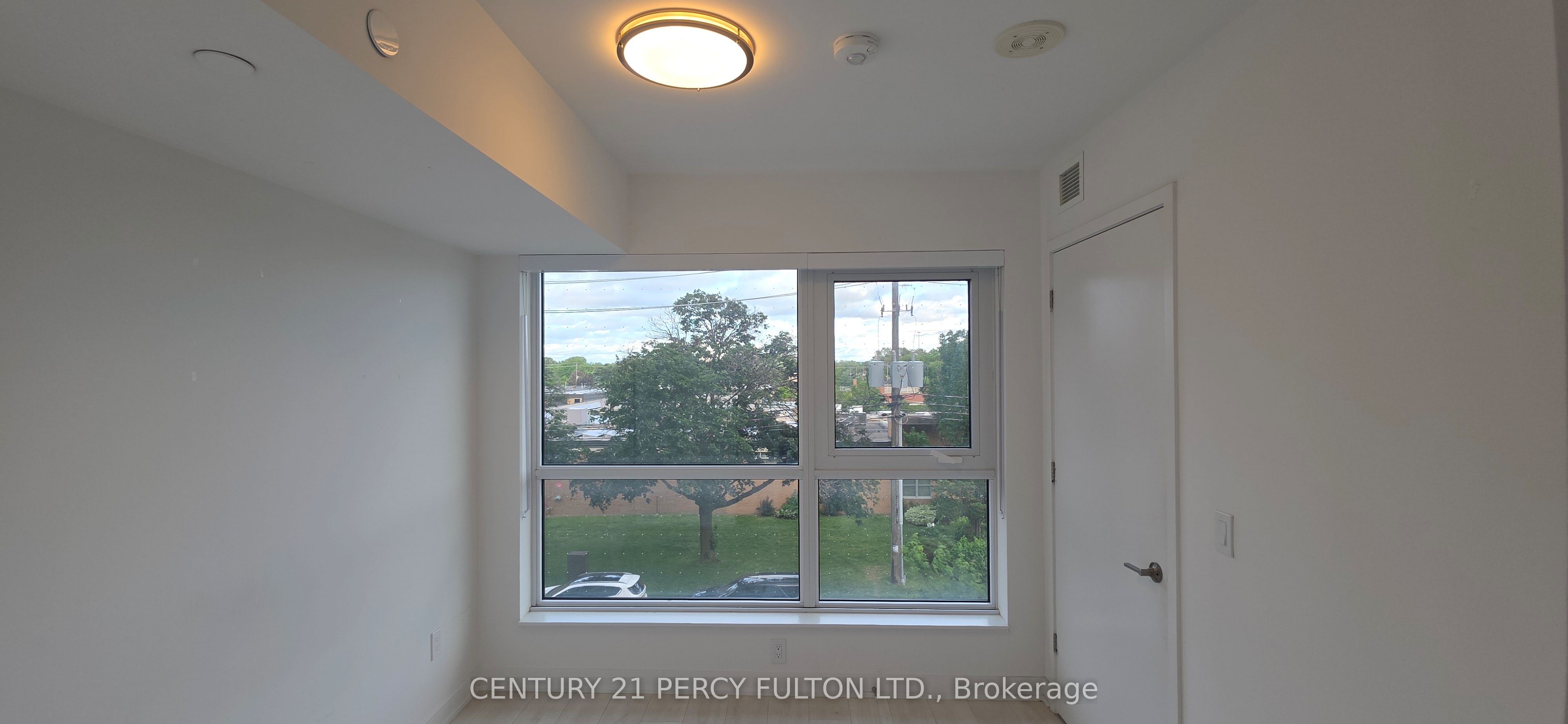 8 Tippett Road 309 Property Photo 4