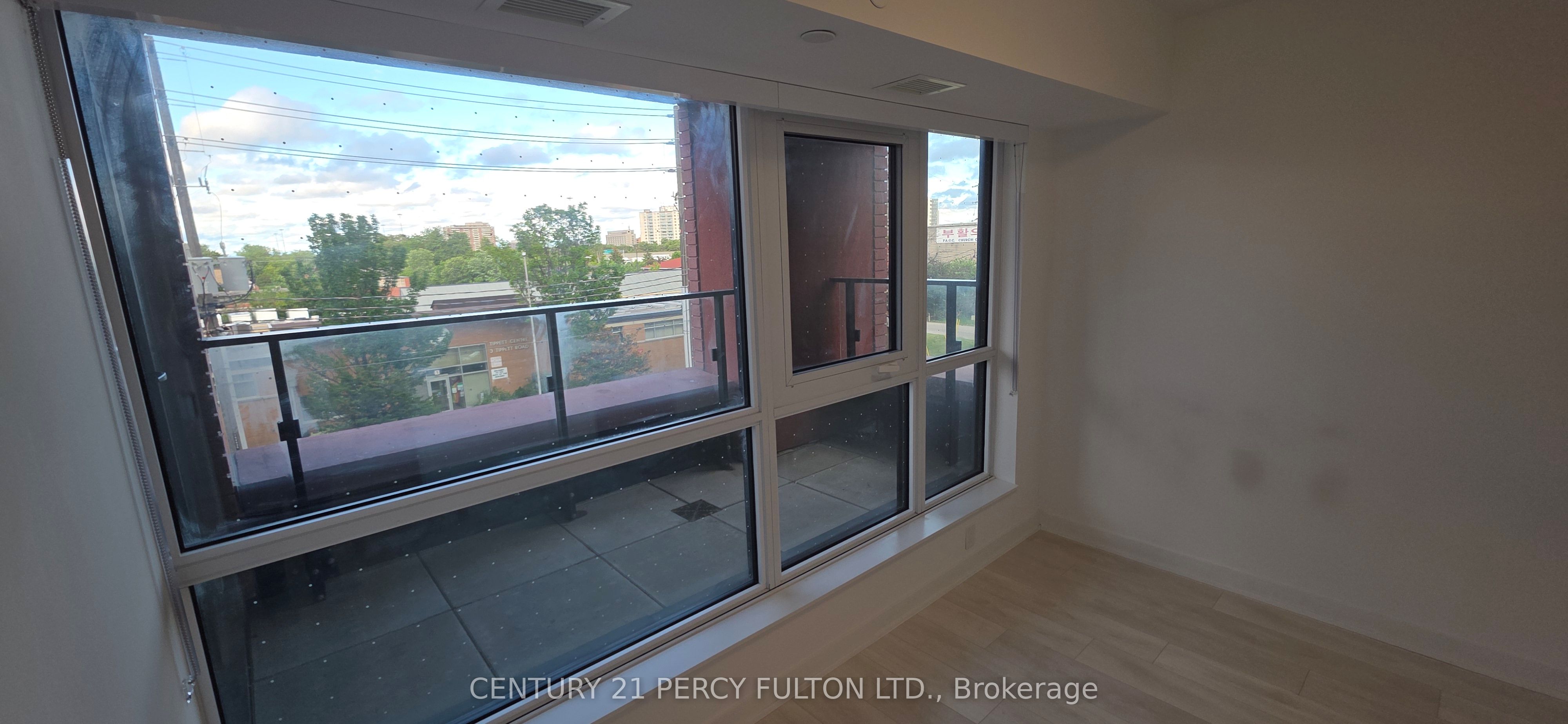 8 Tippett Road 309 Property Photo 10