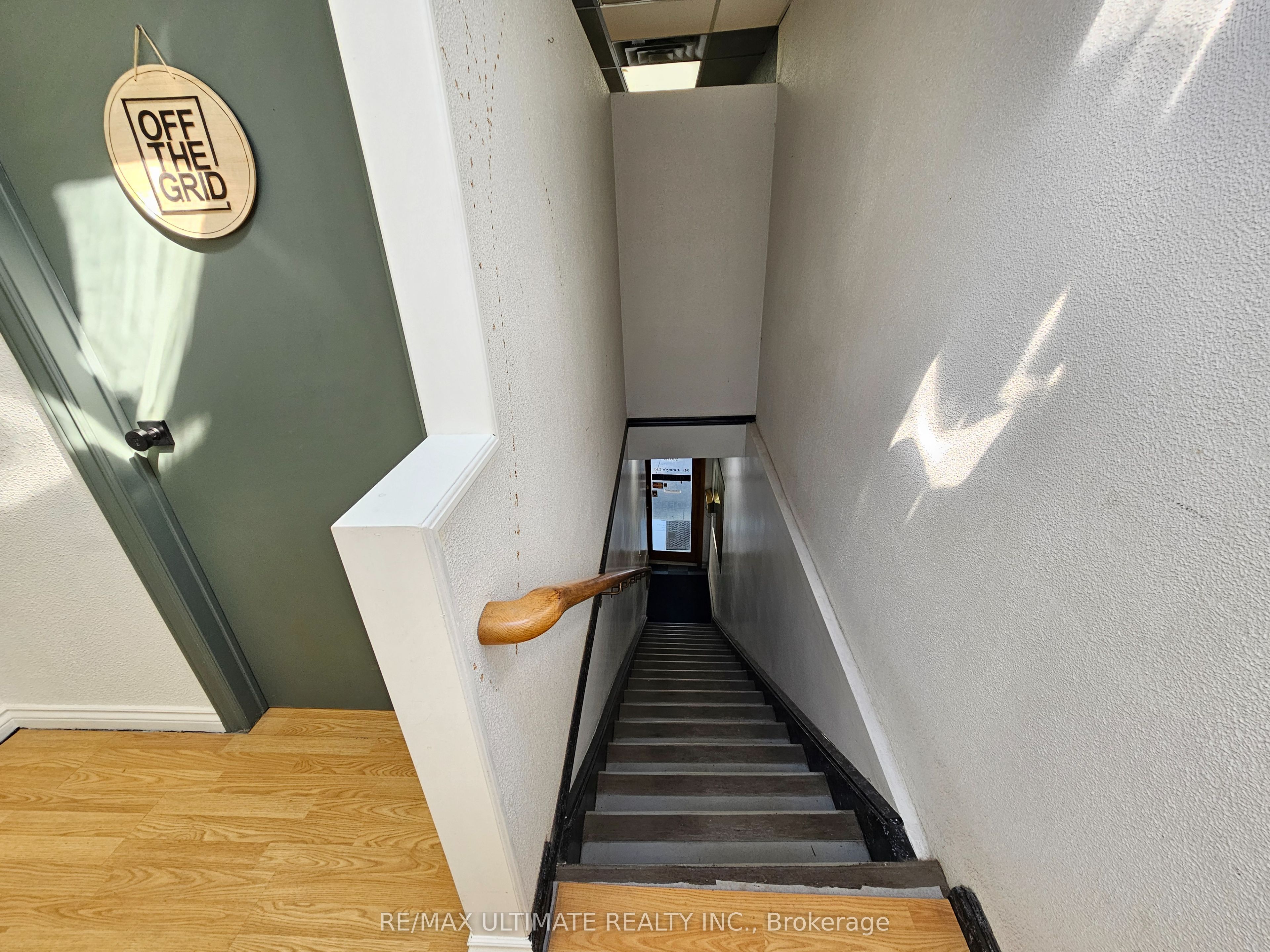 2007a Yonge Street Property Photo 2
