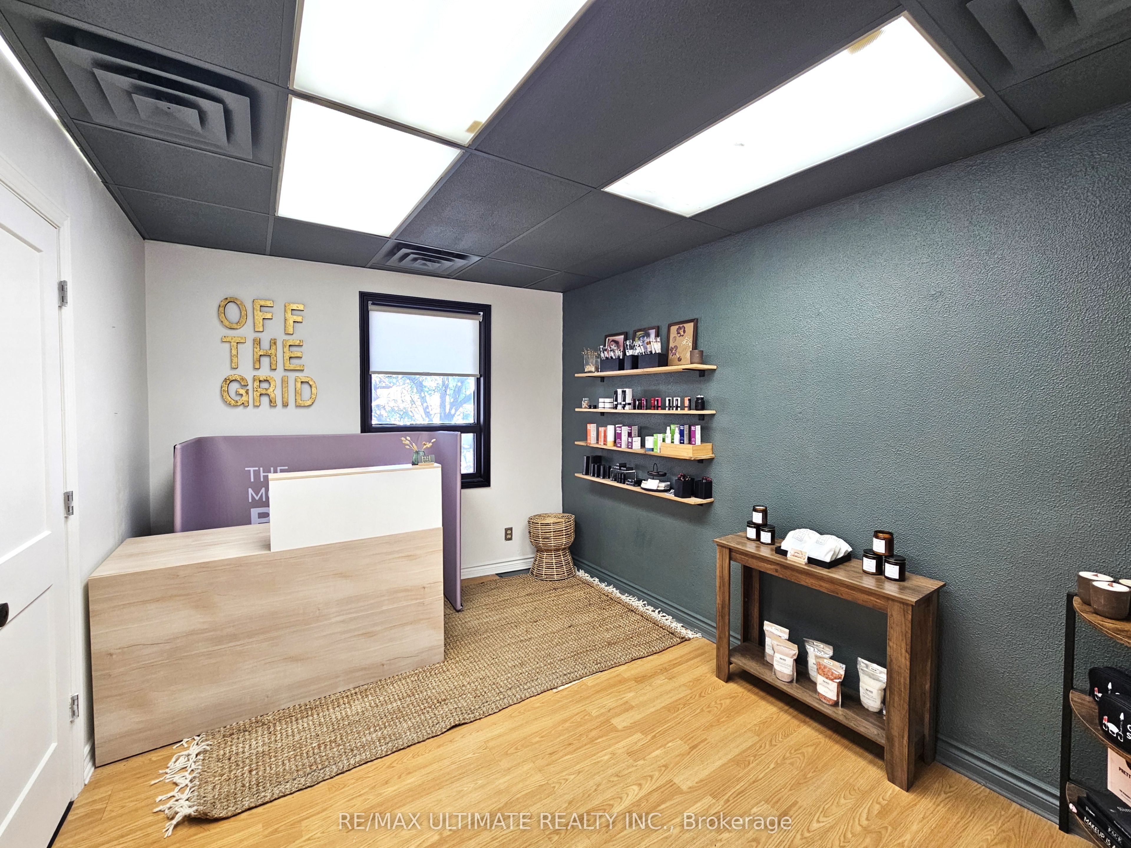 2007a Yonge Street Property Photo 3