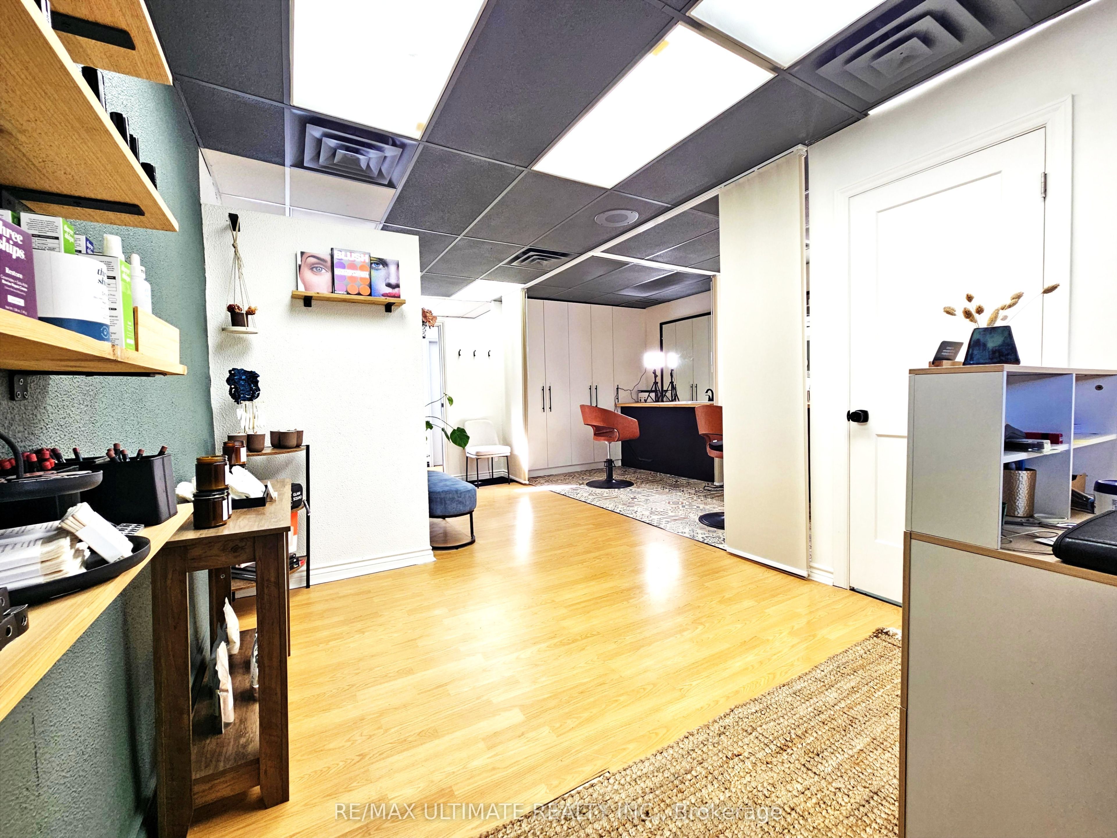 2007a Yonge Street Property Photo 5