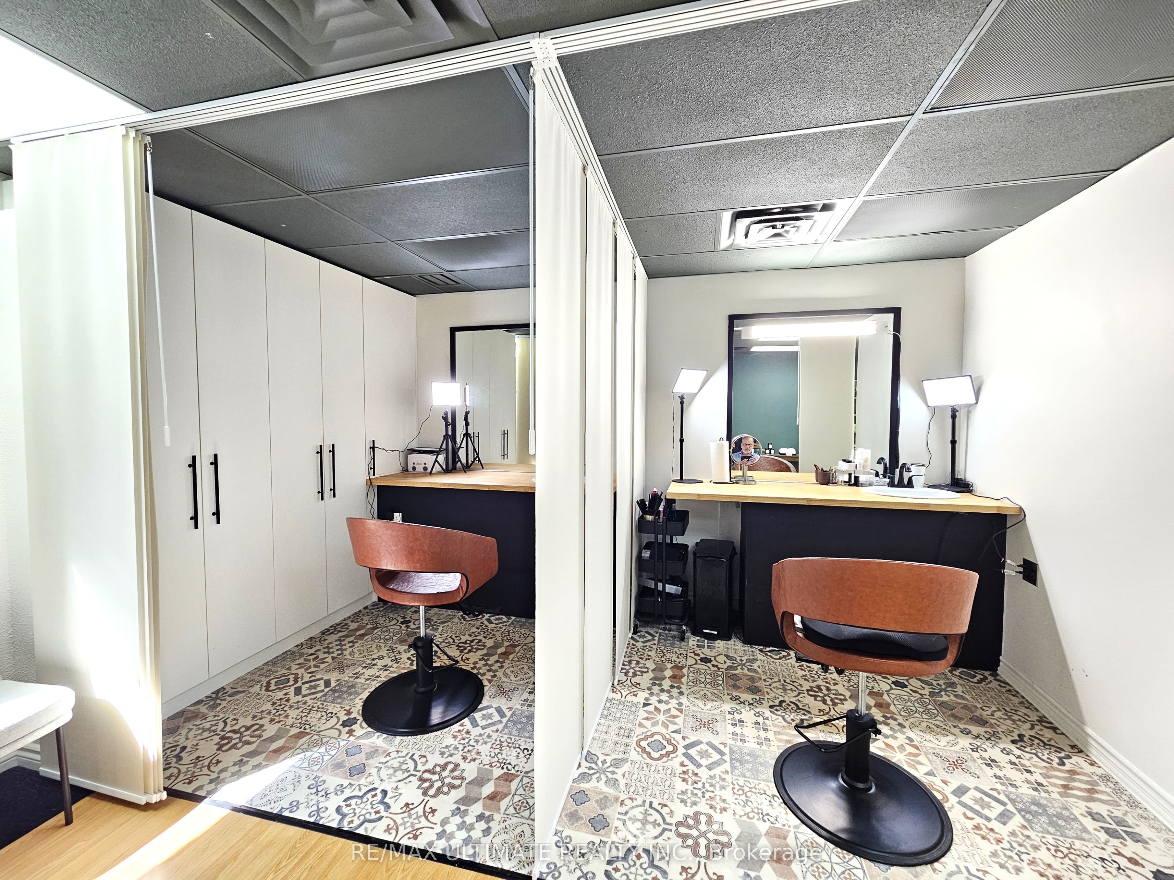 2007a Yonge Street Property Photo 9