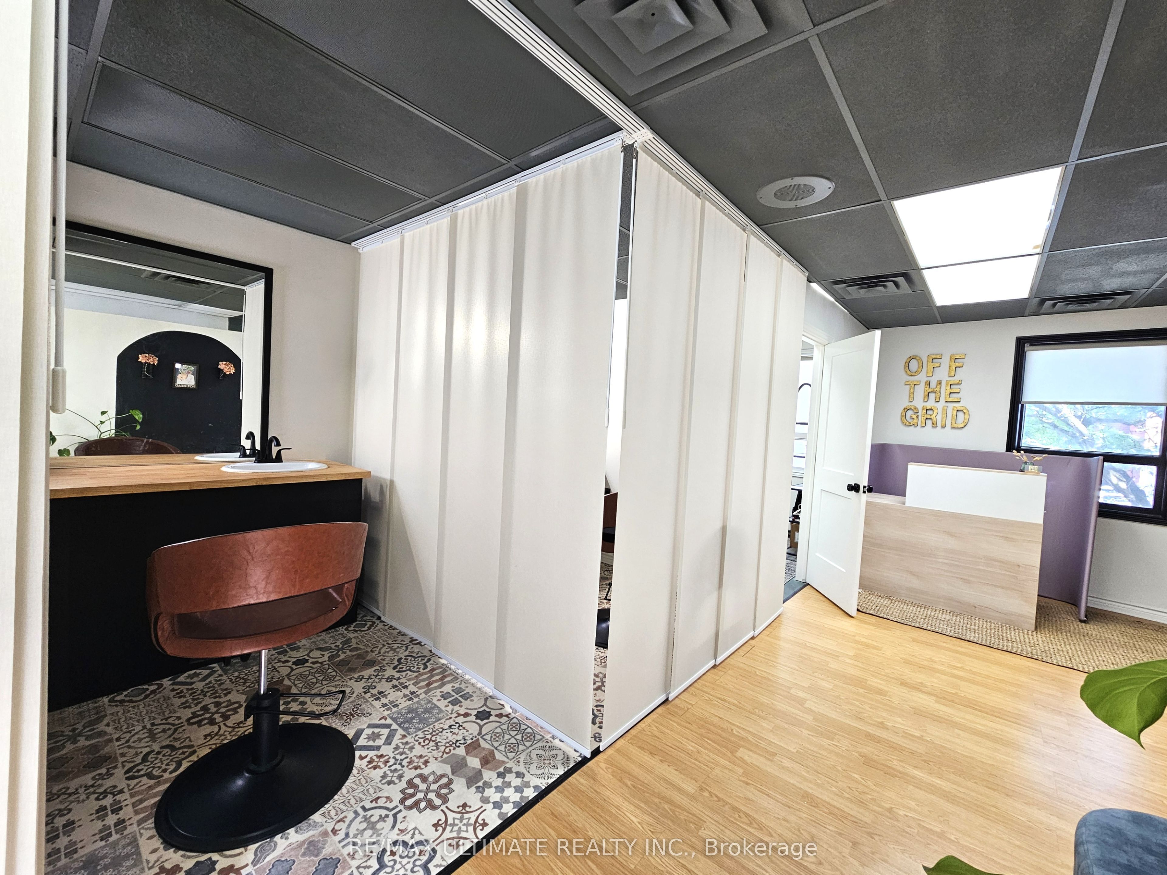 2007a Yonge Street Property Photo 10