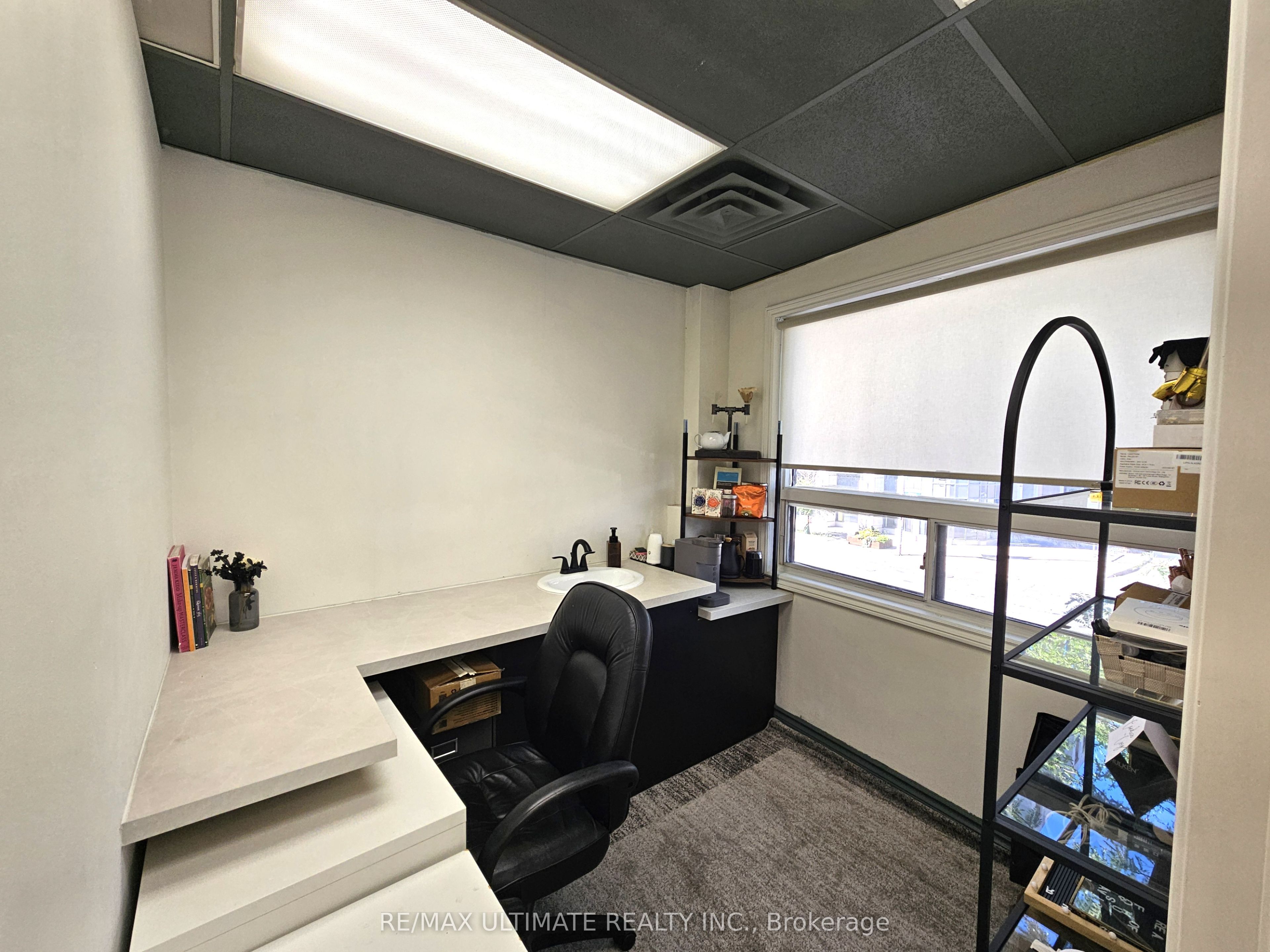 2007a Yonge Street Property Photo 12
