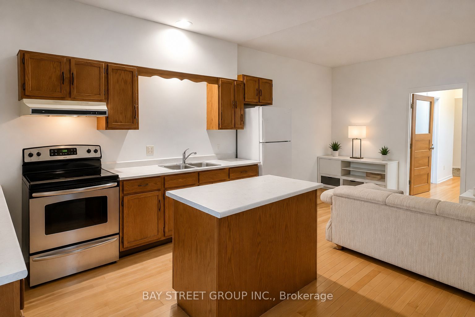 586 Huron Street Property Photo 2