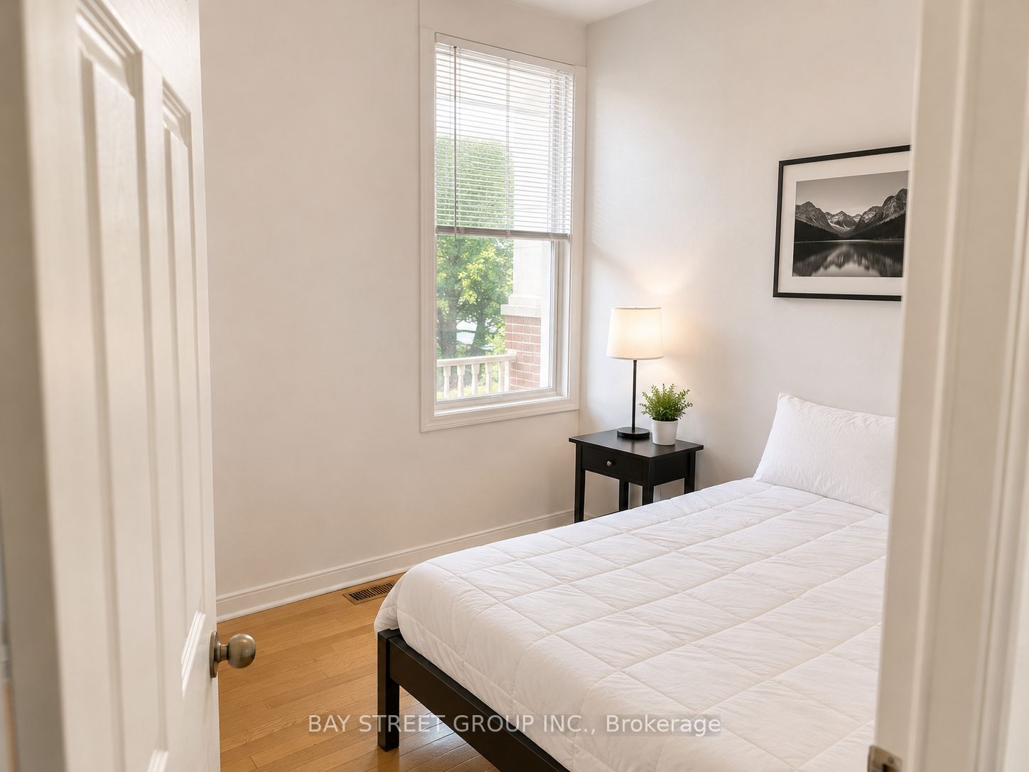 586 Huron Street Property Photo 6