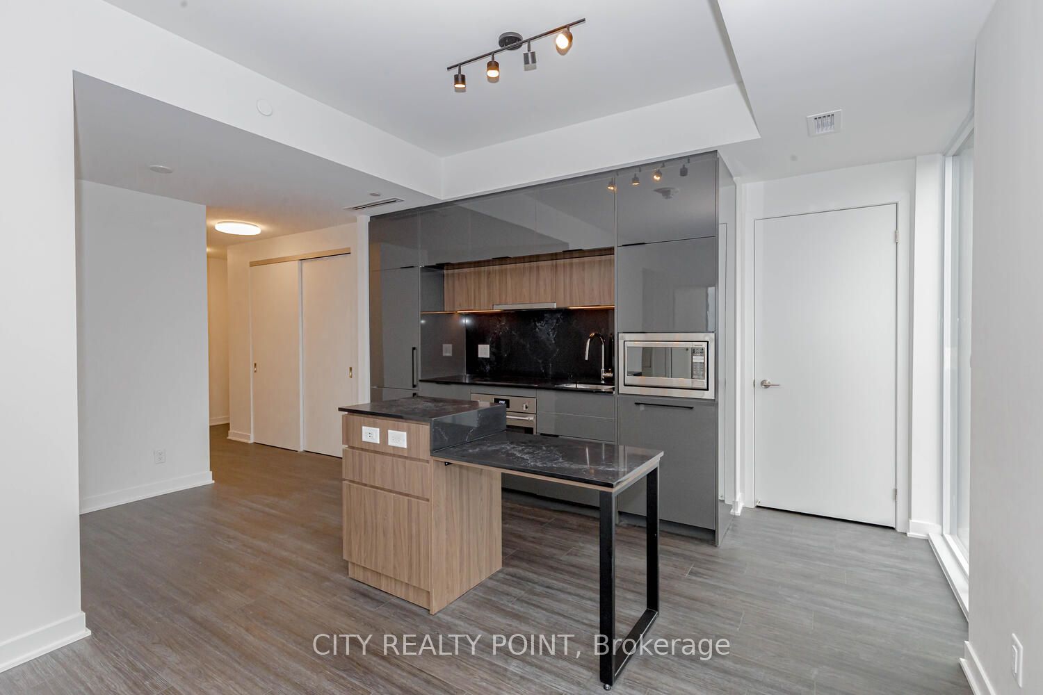 185 Alberta Avenue 1206 Property Photo 5