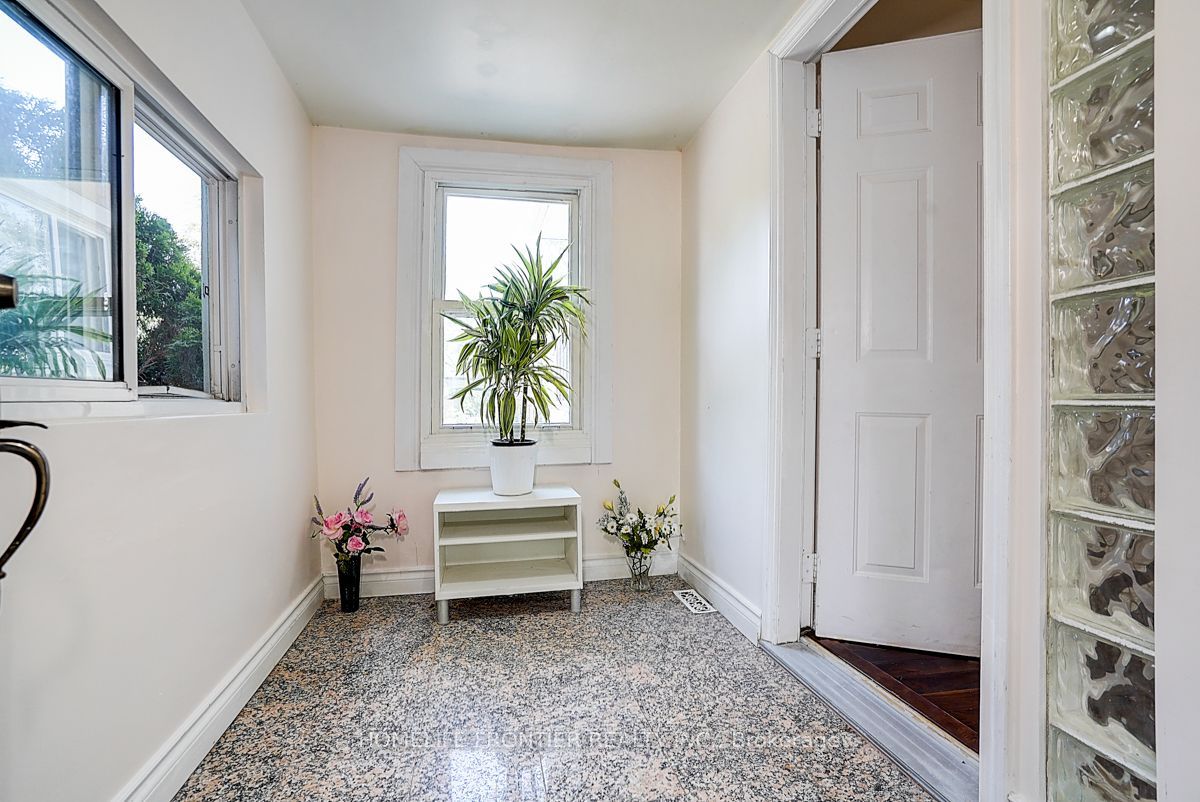 99 Harlandale Avenue Property Photo 3