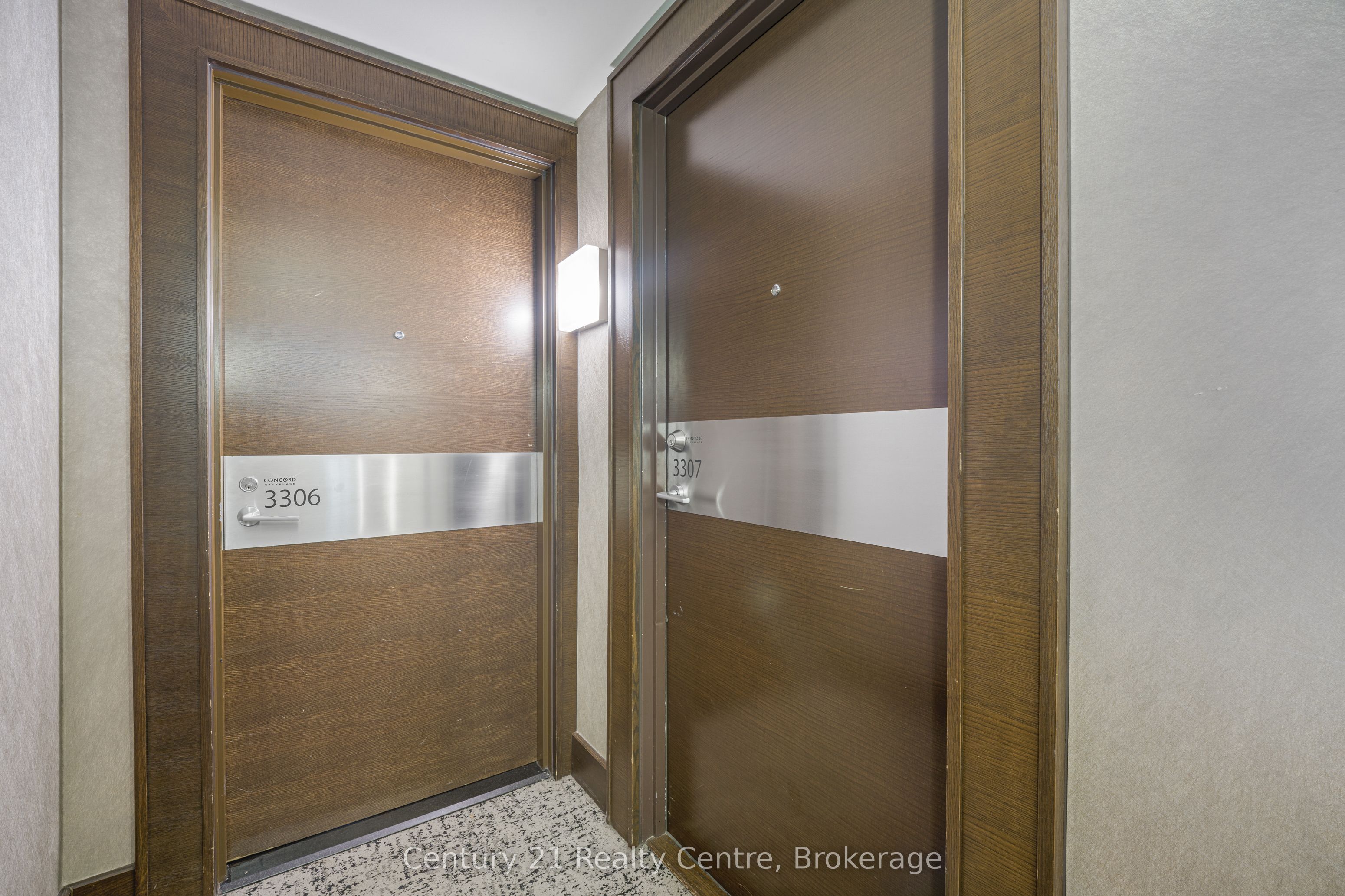 21 Iceboat Terrace 3307 Property Photo 2