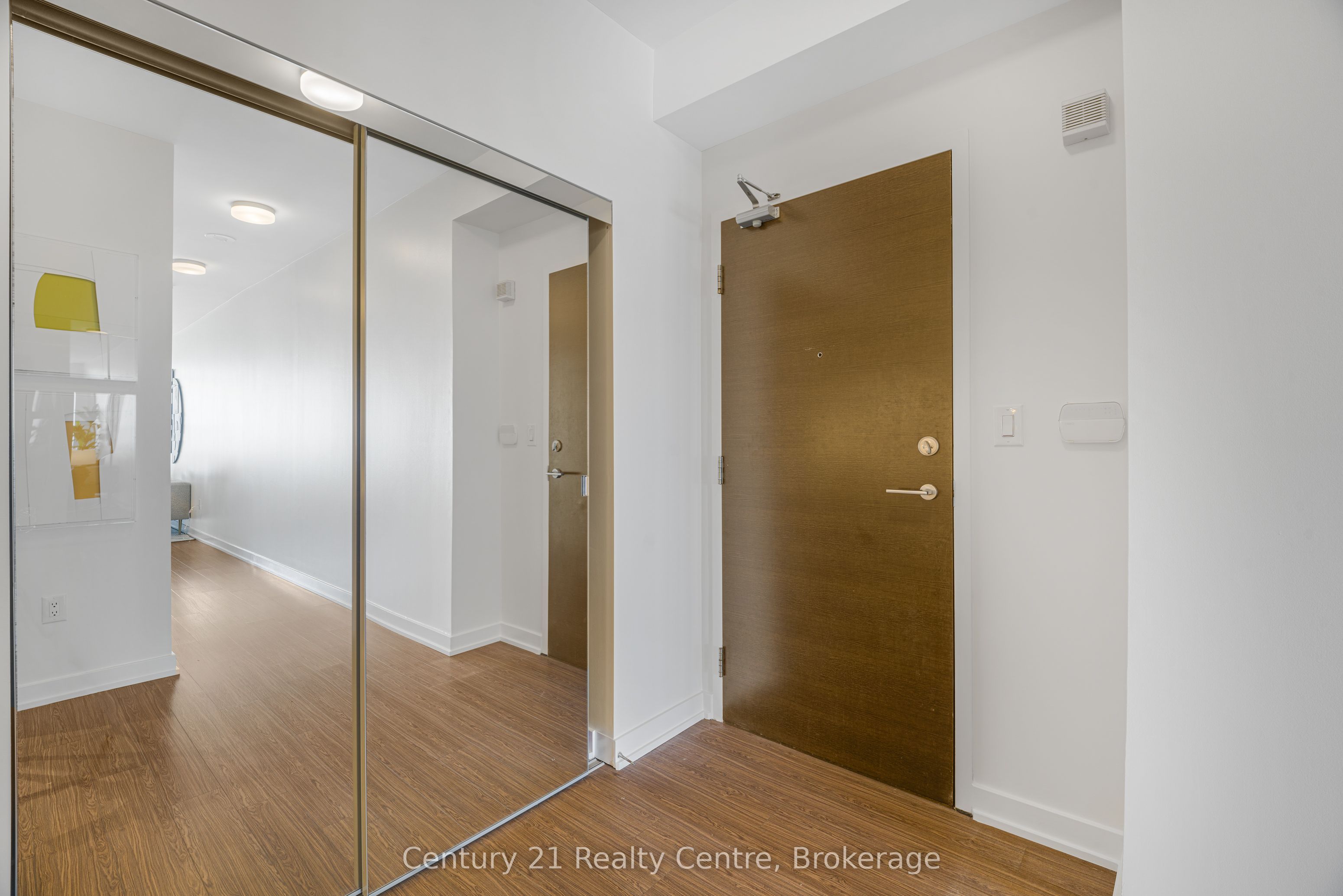 21 Iceboat Terrace 3307 Property Photo 4