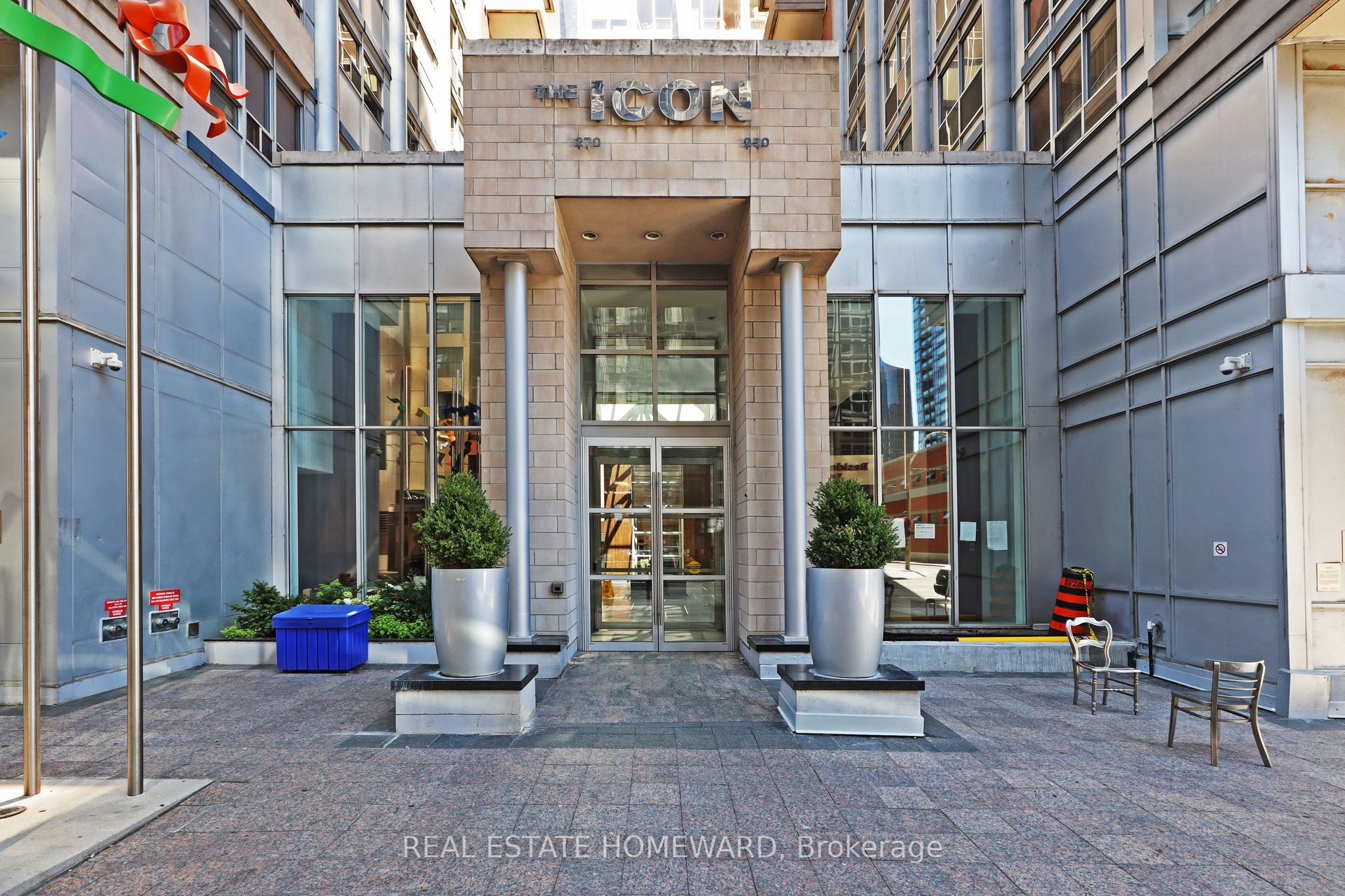 250 Wellington Street W Ph31 Property Photo 1