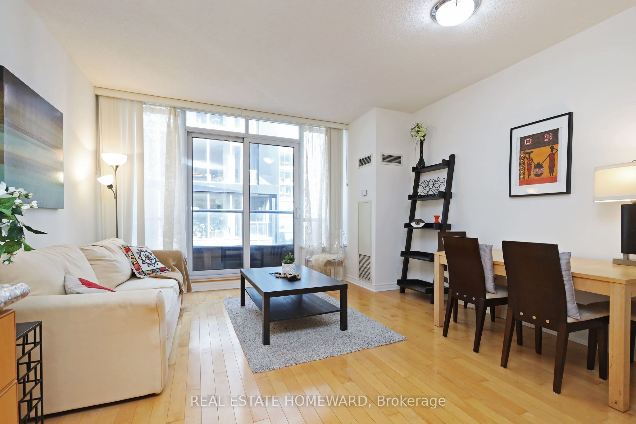 250 Wellington Street W Ph31 Property Photo 5