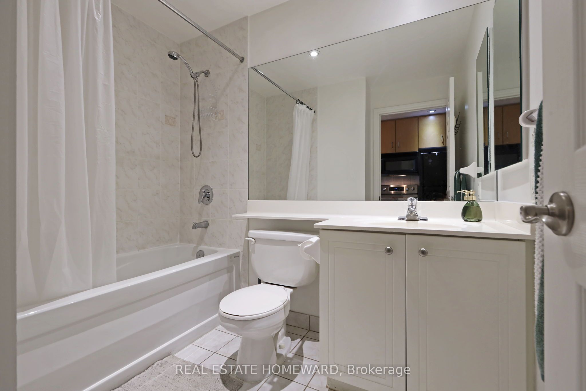 250 Wellington Street W Ph31 Property Photo 9