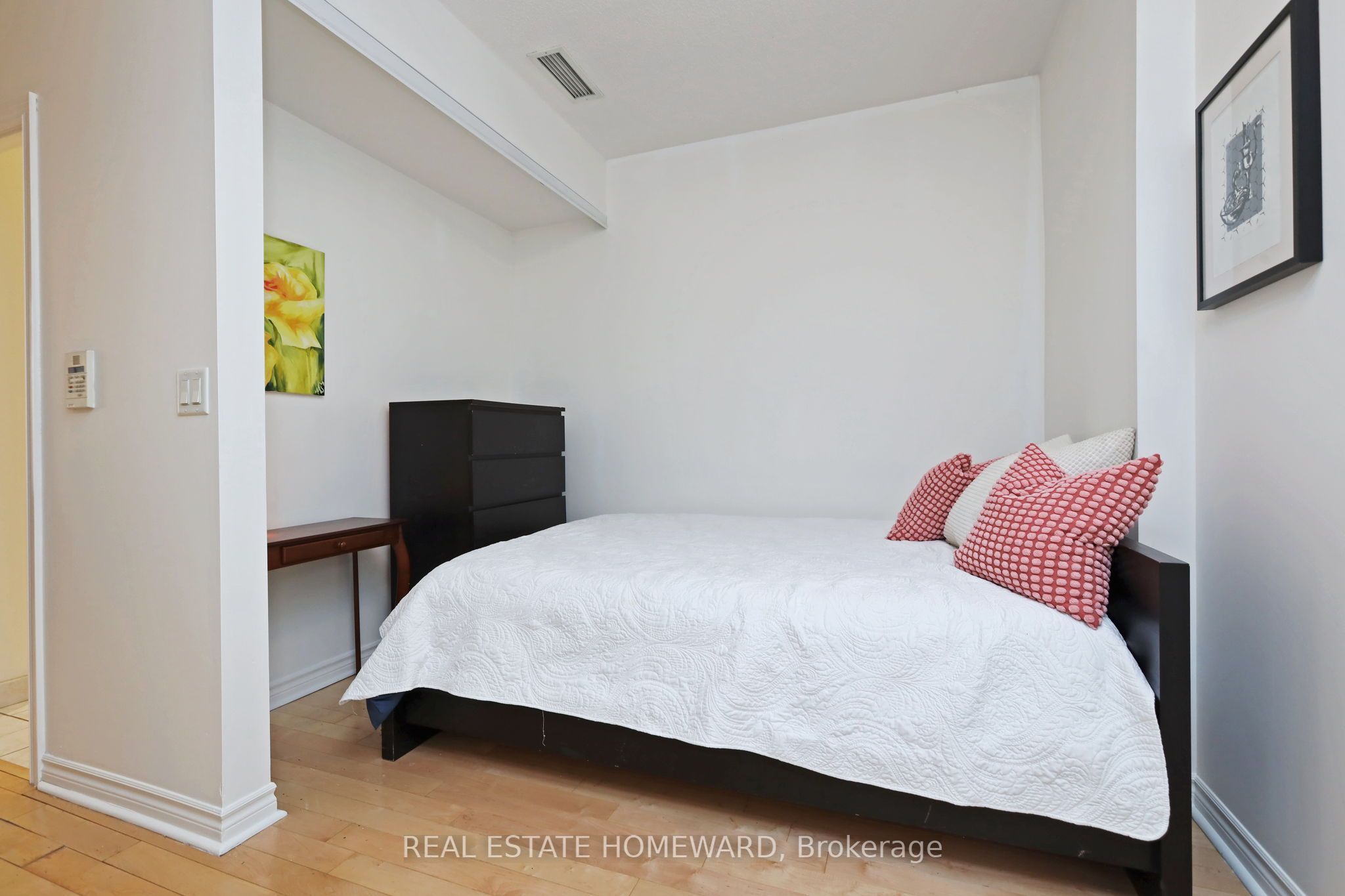 250 Wellington Street W Ph31 Property Photo 11