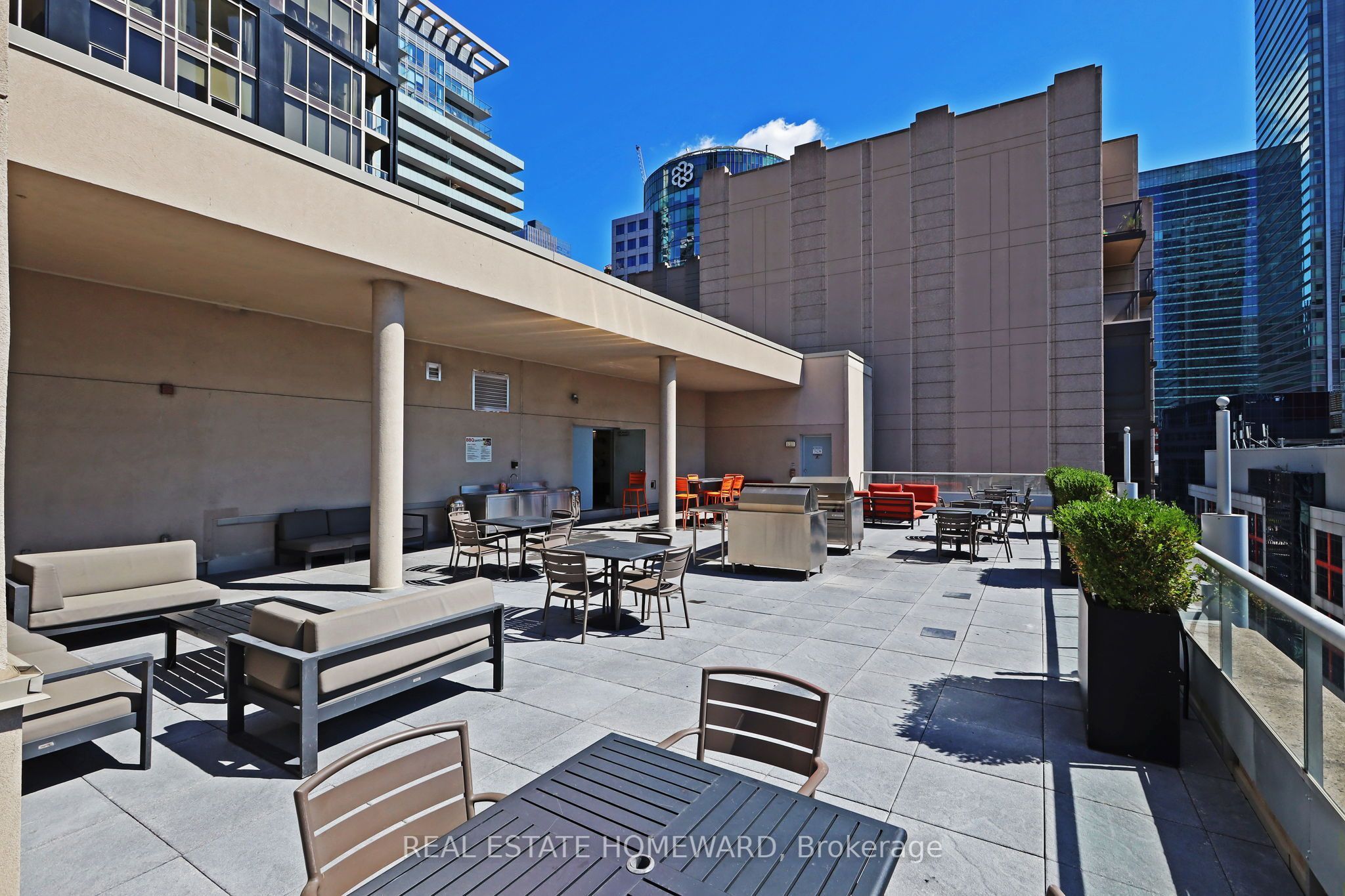 250 Wellington Street W Ph31 Property Photo 18