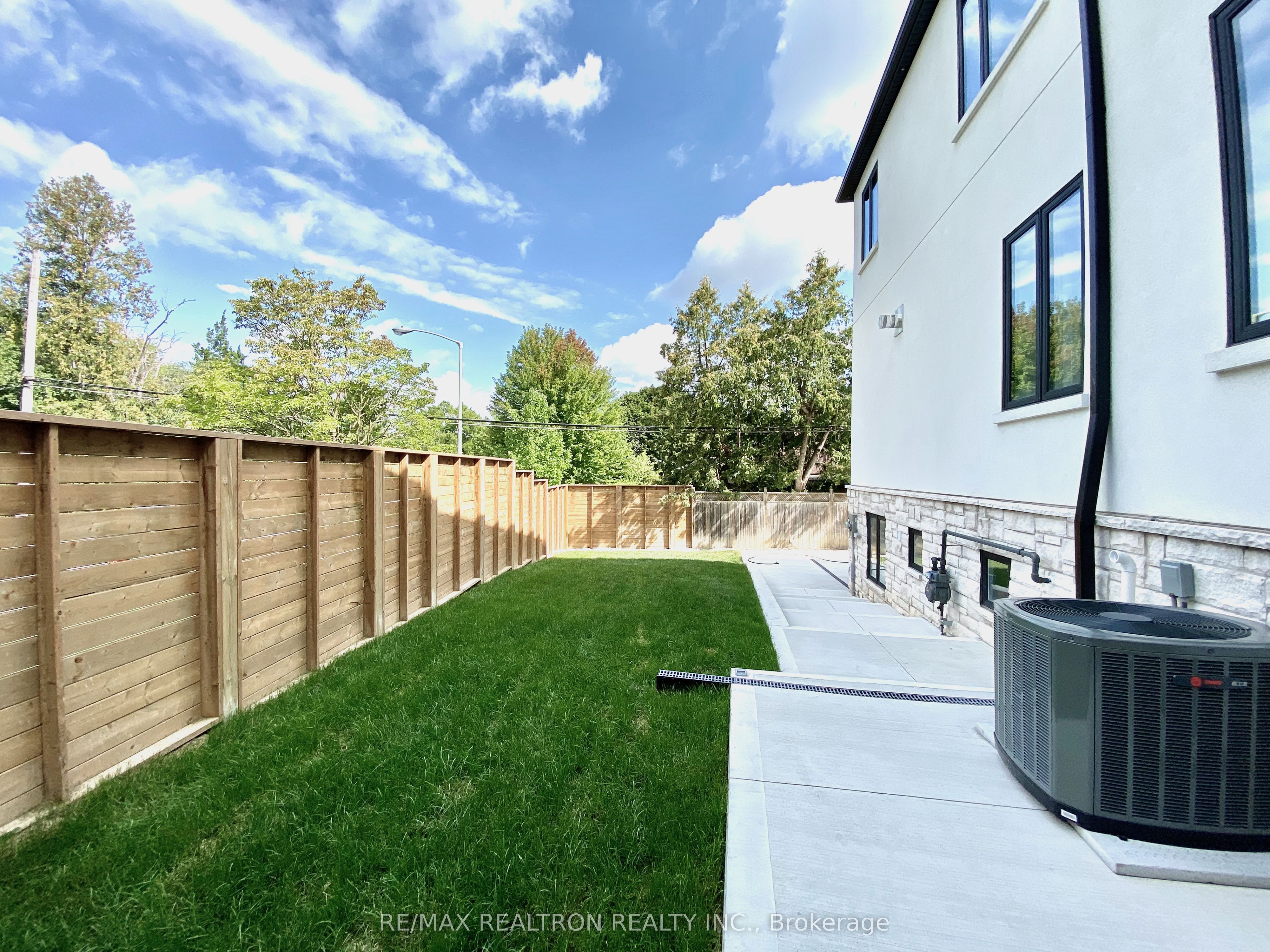 2 North Hills Terrace Property Photo 20