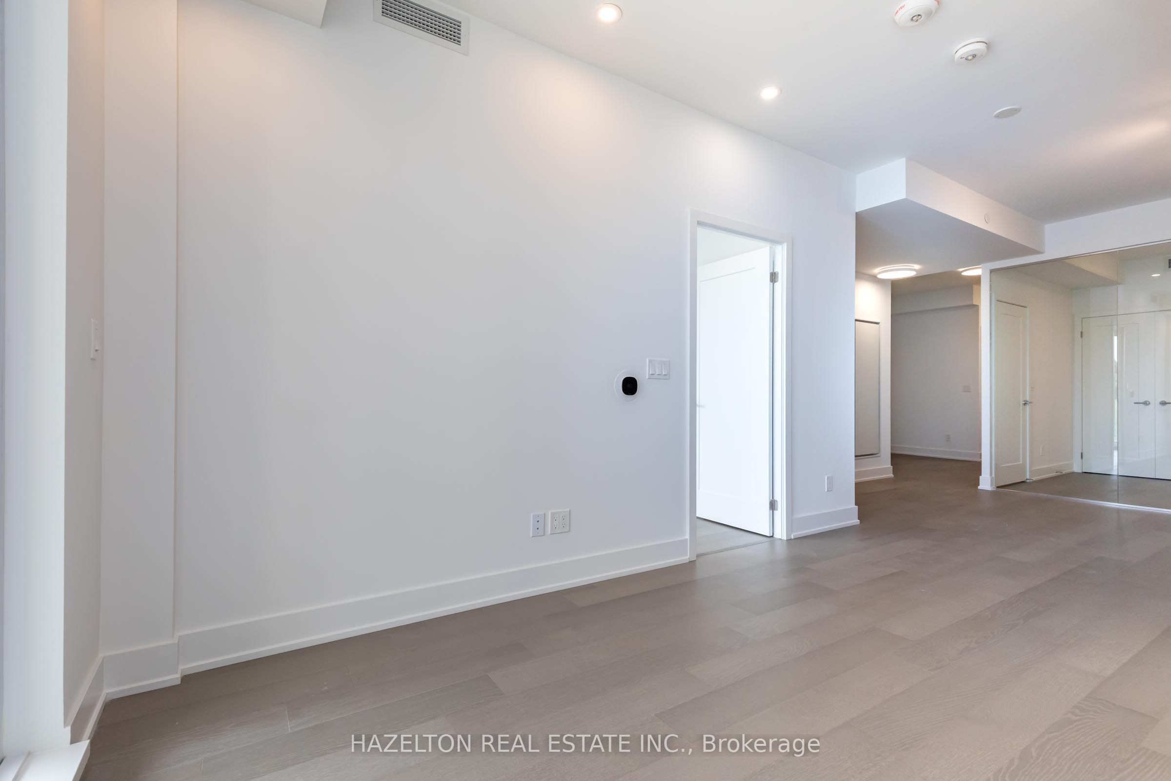 8 Manor Road W 605 Property Photo 4