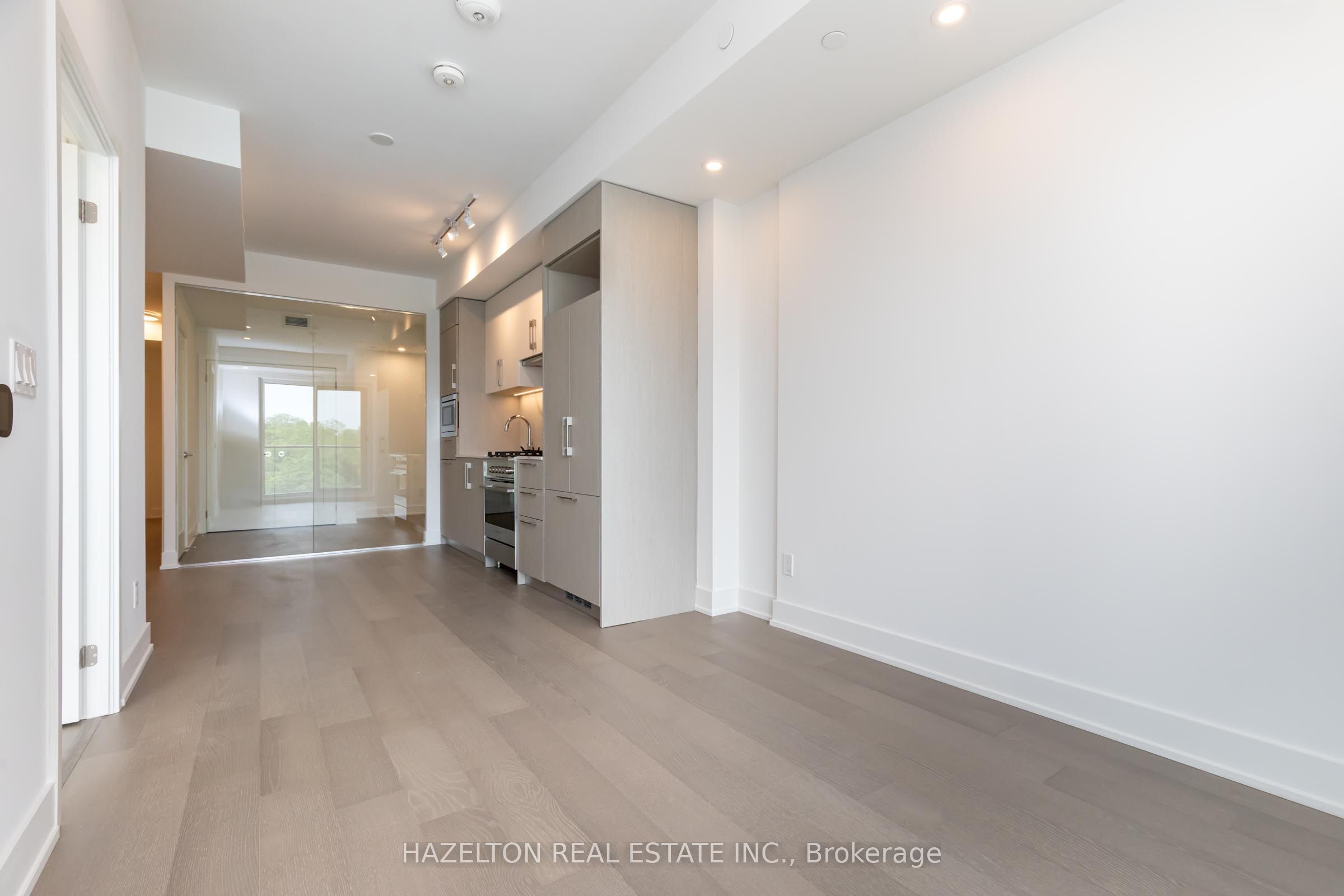 8 Manor Road W 605 Property Photo 5