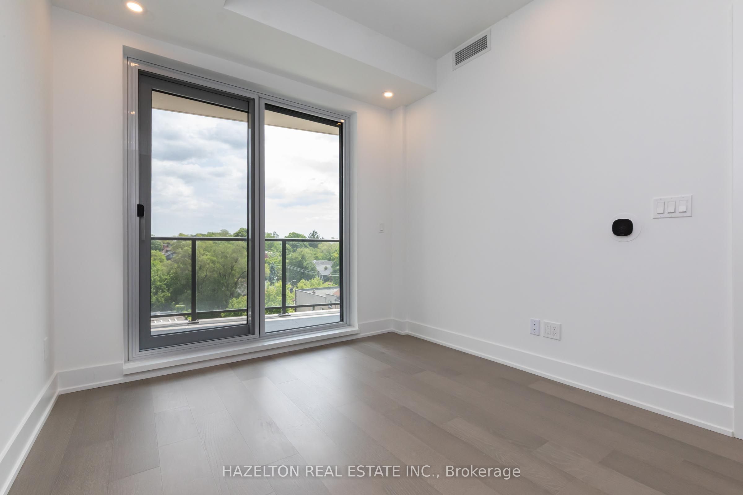 8 Manor Road W 605 Property Photo 6