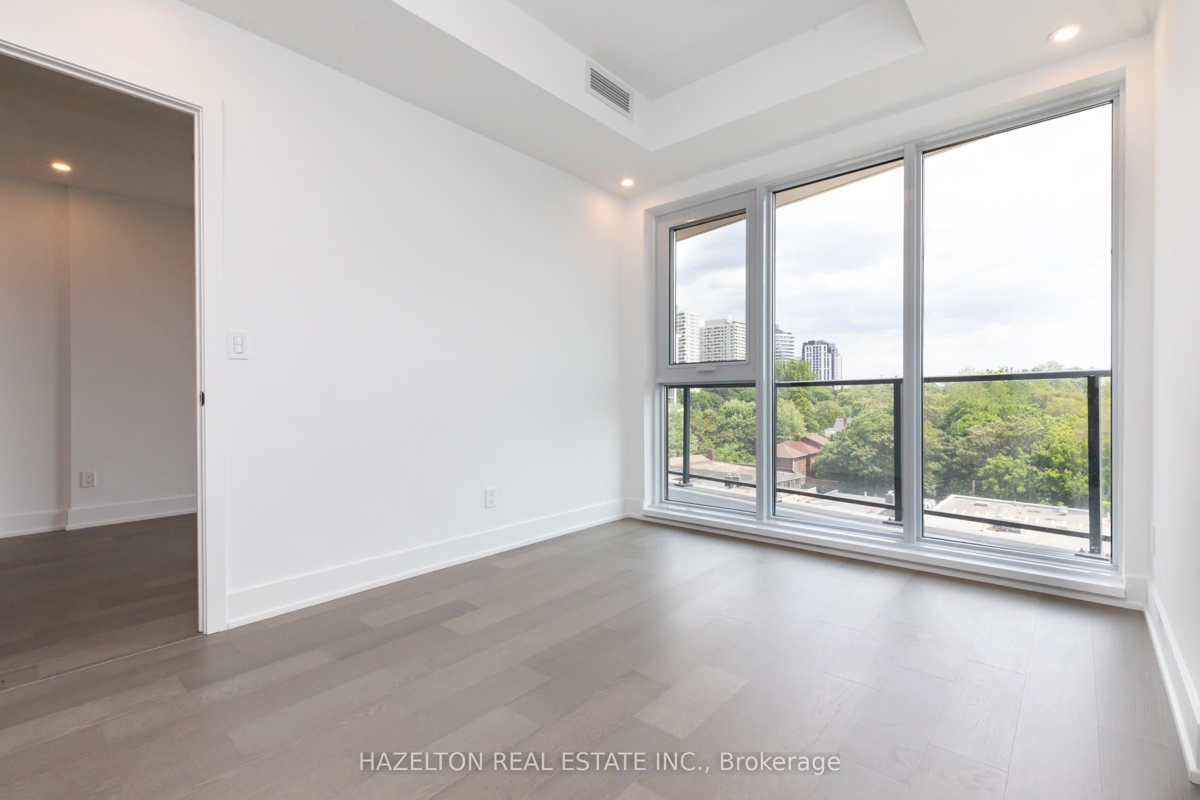 8 Manor Road W 605 Property Photo 16