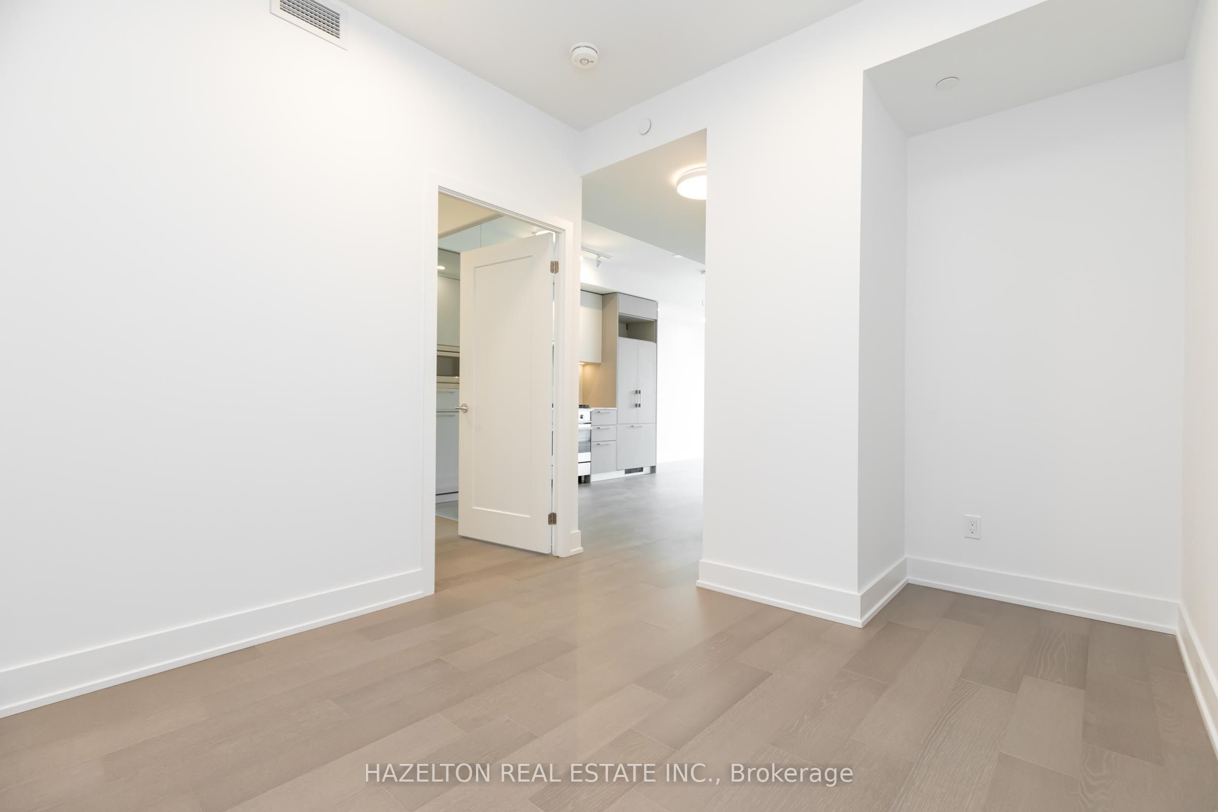 8 Manor Road W 605 Property Photo 25