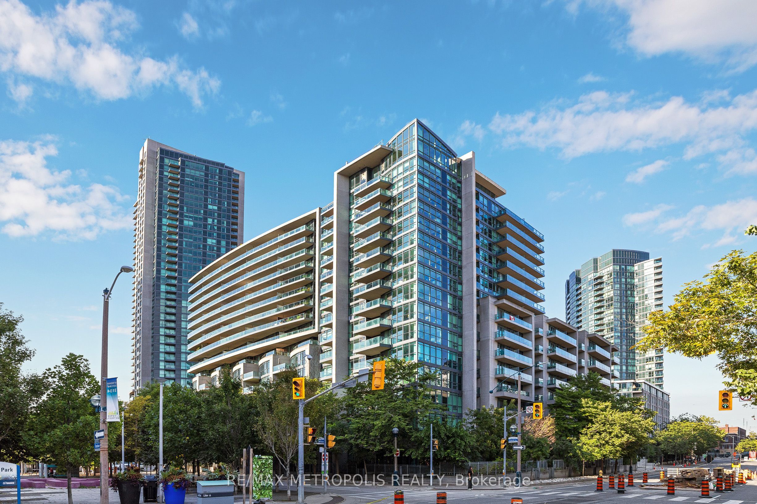 209 Fort York Boulevard 678 Property Photo 1