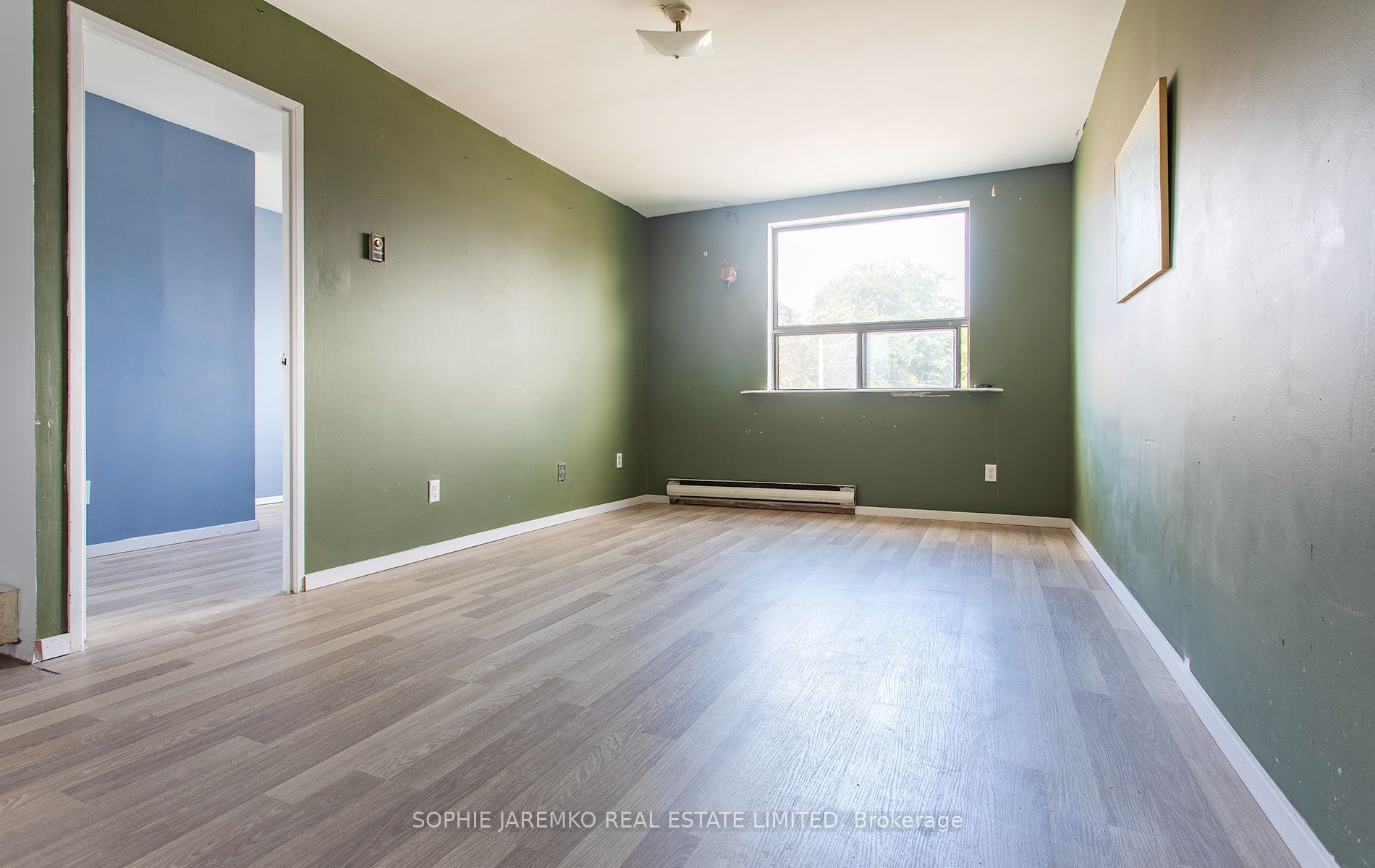 1071a Bloor Street W 3 Property Photo 2