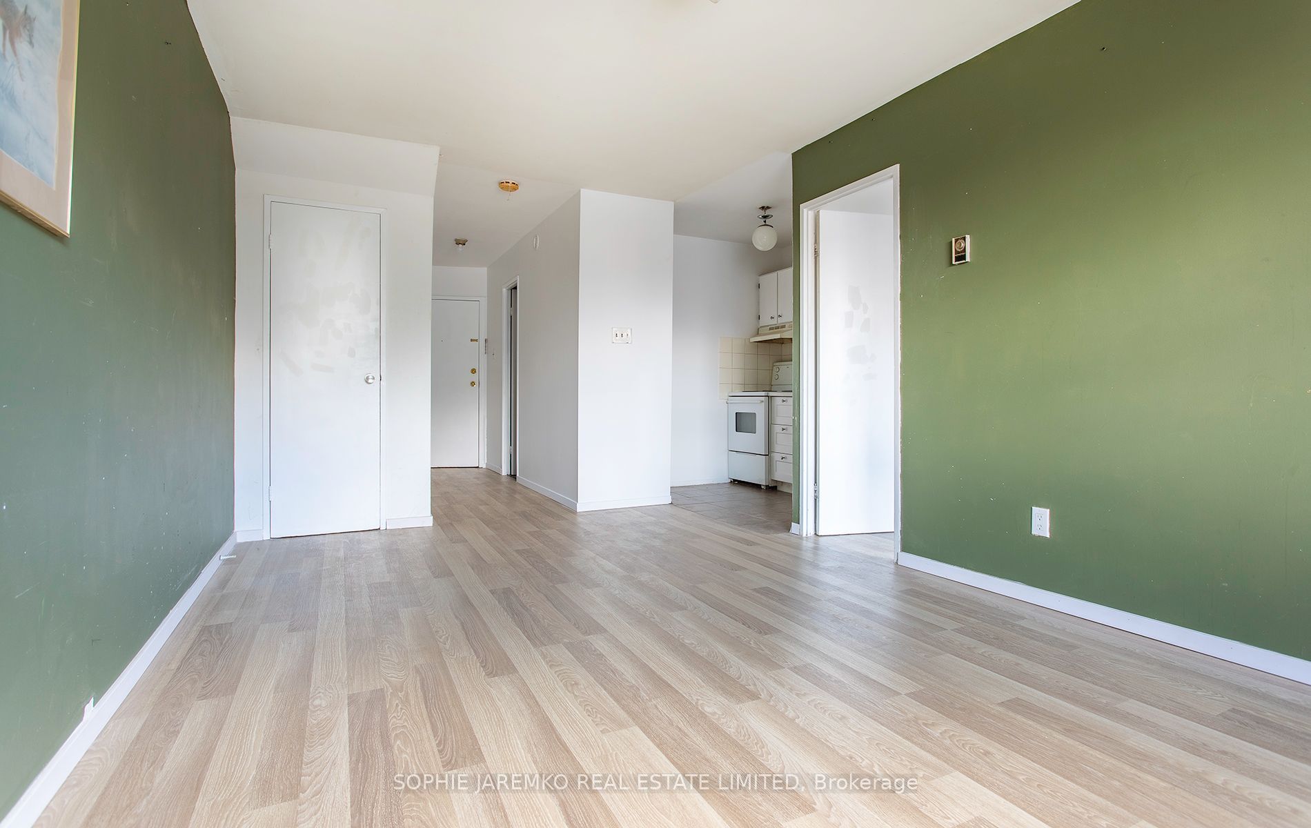 1071a Bloor Street W 3 Property Photo 3