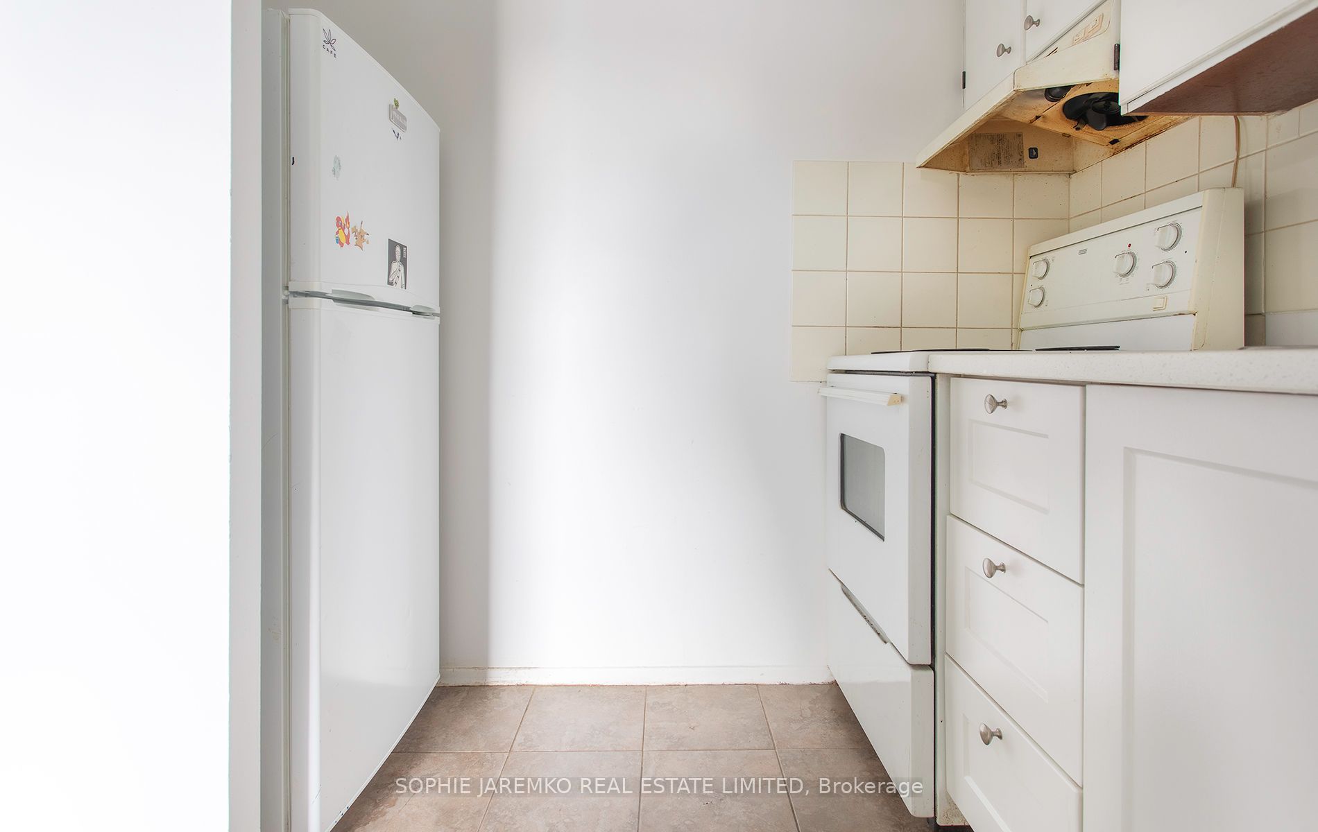 1071a Bloor Street W 3 Property Photo 7